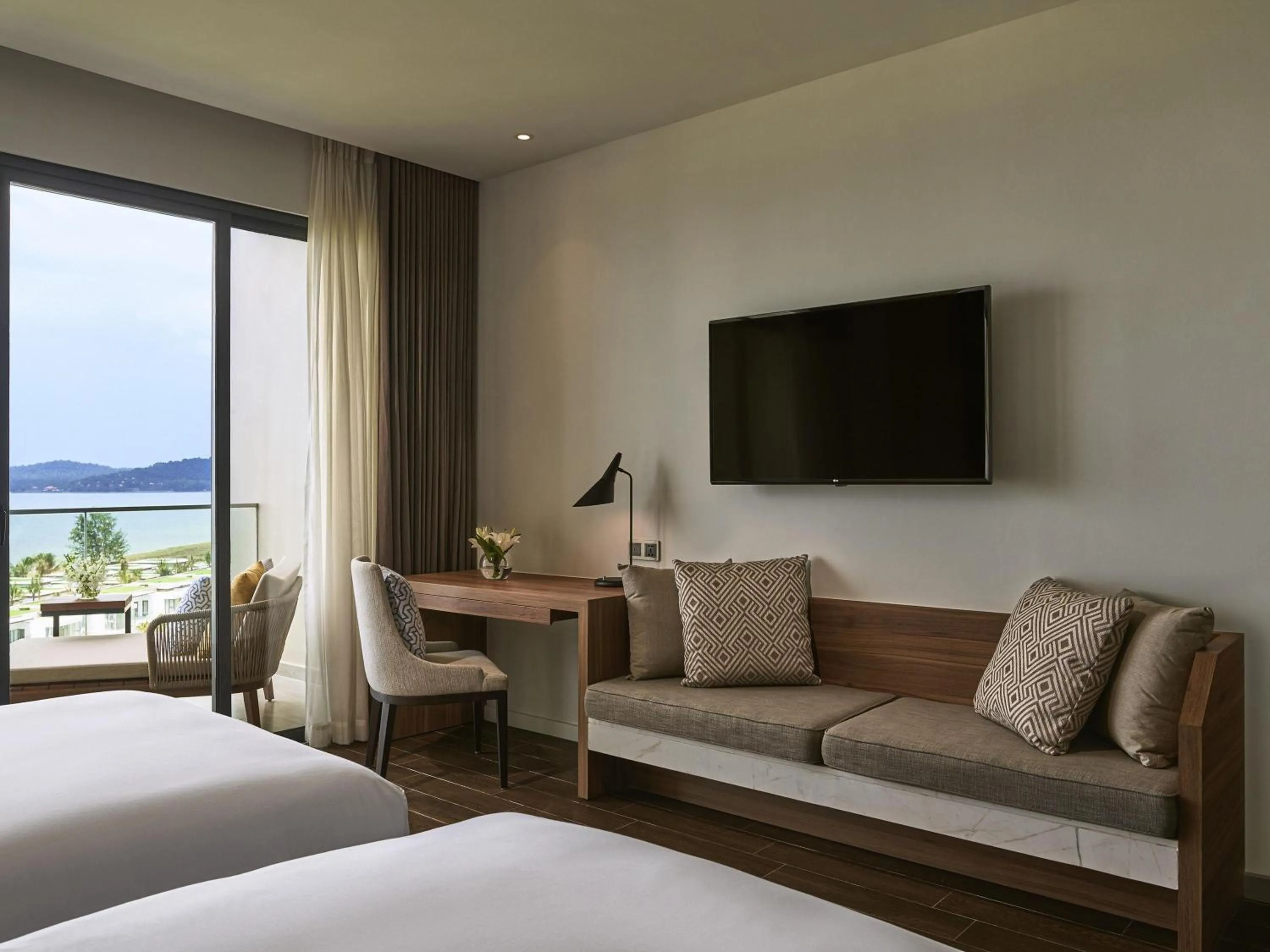 Bedroom, Bed in Mövenpick Resort Waverly Phu Quoc