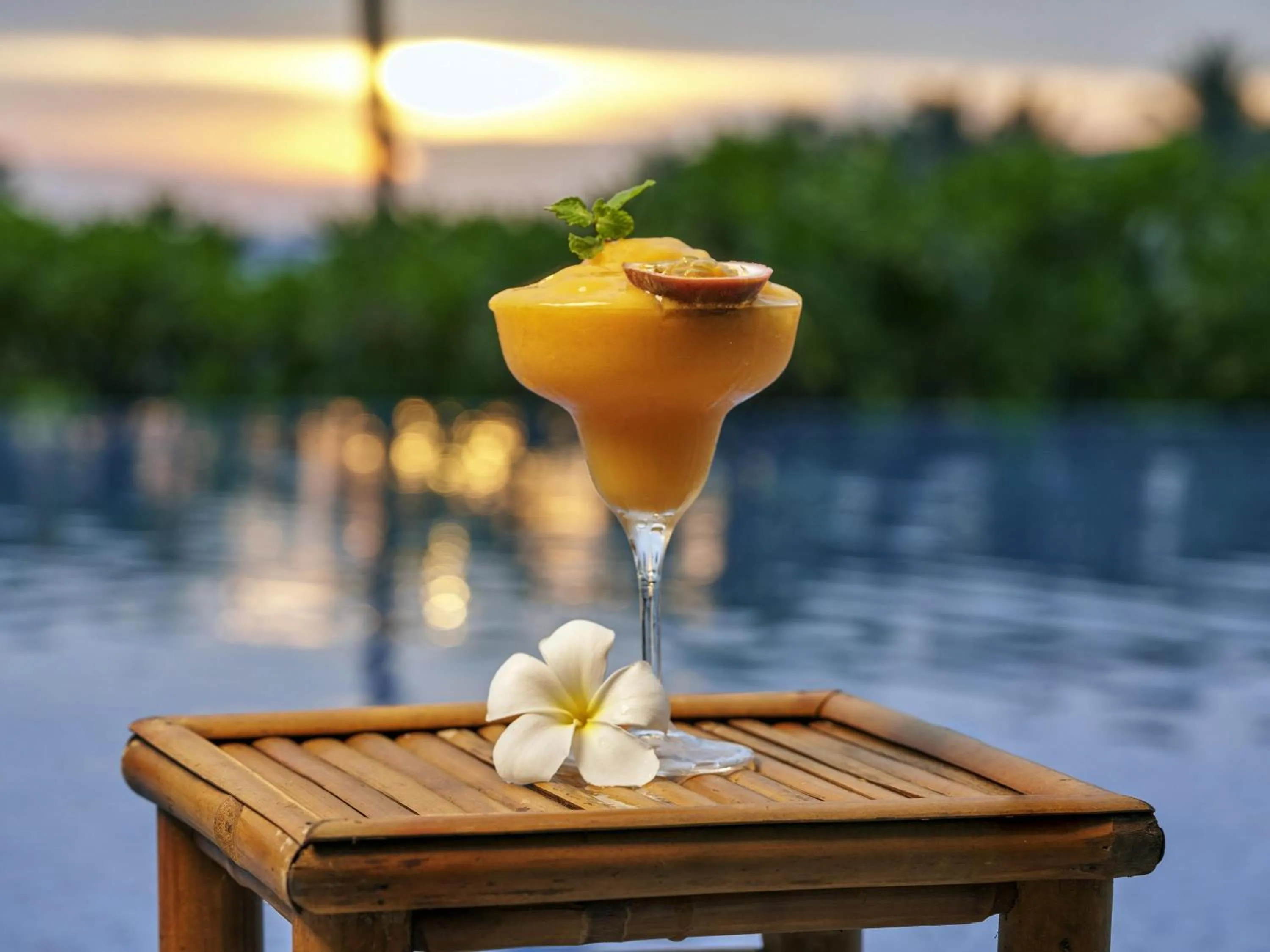 Lounge or bar in Mövenpick Resort Waverly Phu Quoc