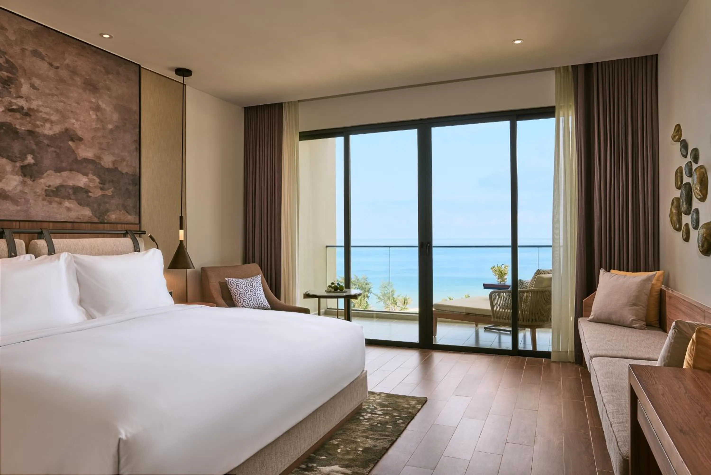 Bed in Mövenpick Resort Waverly Phu Quoc