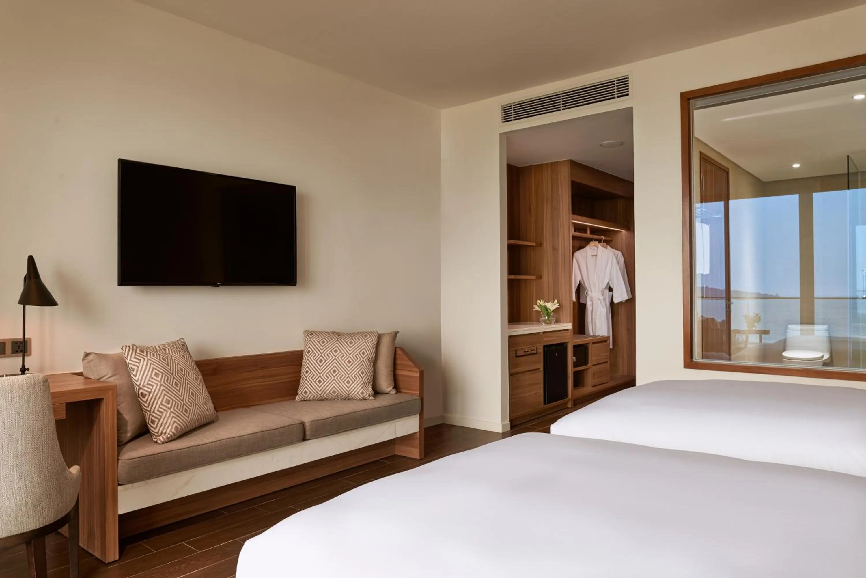 TV and multimedia, Bed in Mövenpick Resort Waverly Phu Quoc