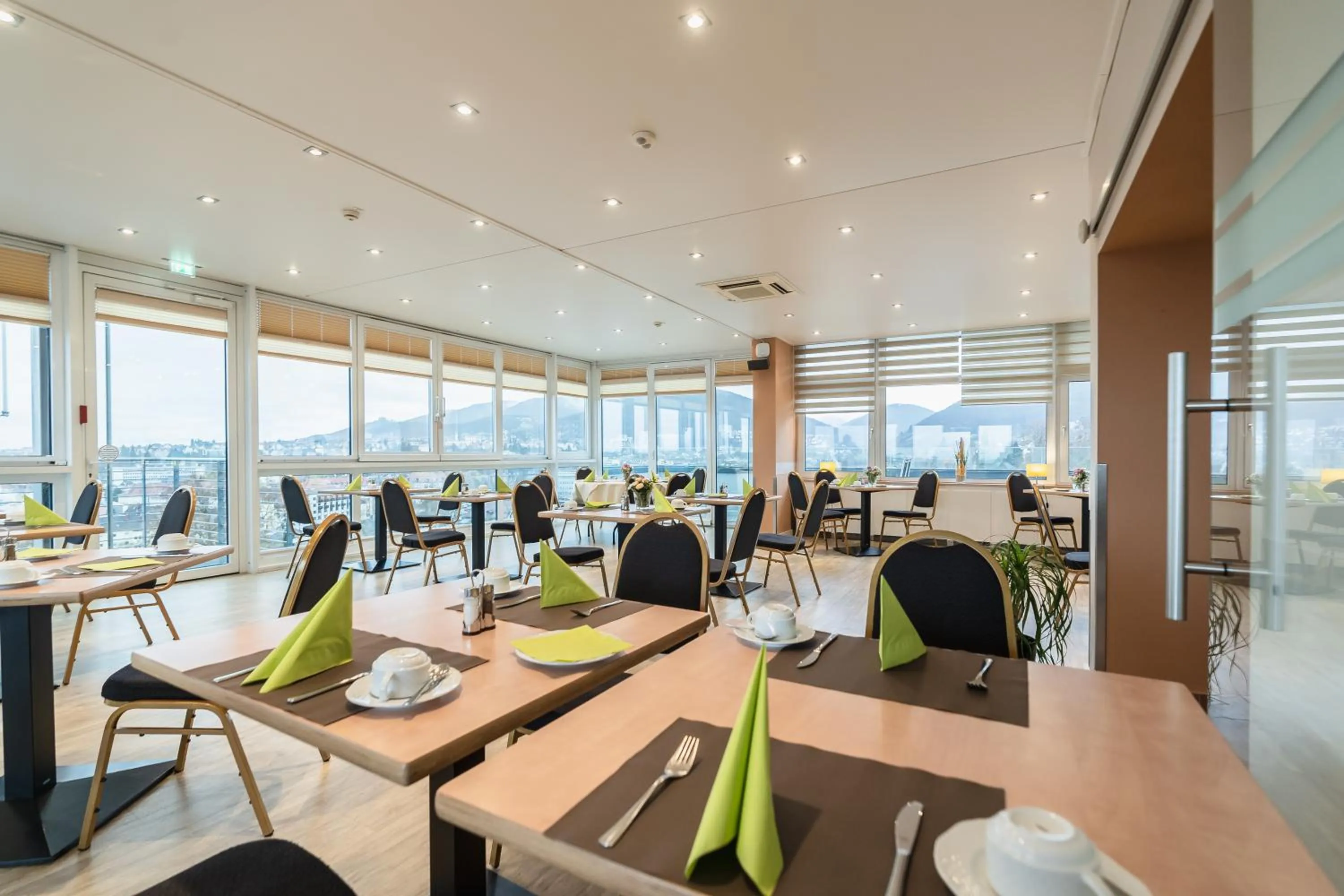 Restaurant/places to eat in PANORAMA HOTEL in Neustadt an der Weinstraße