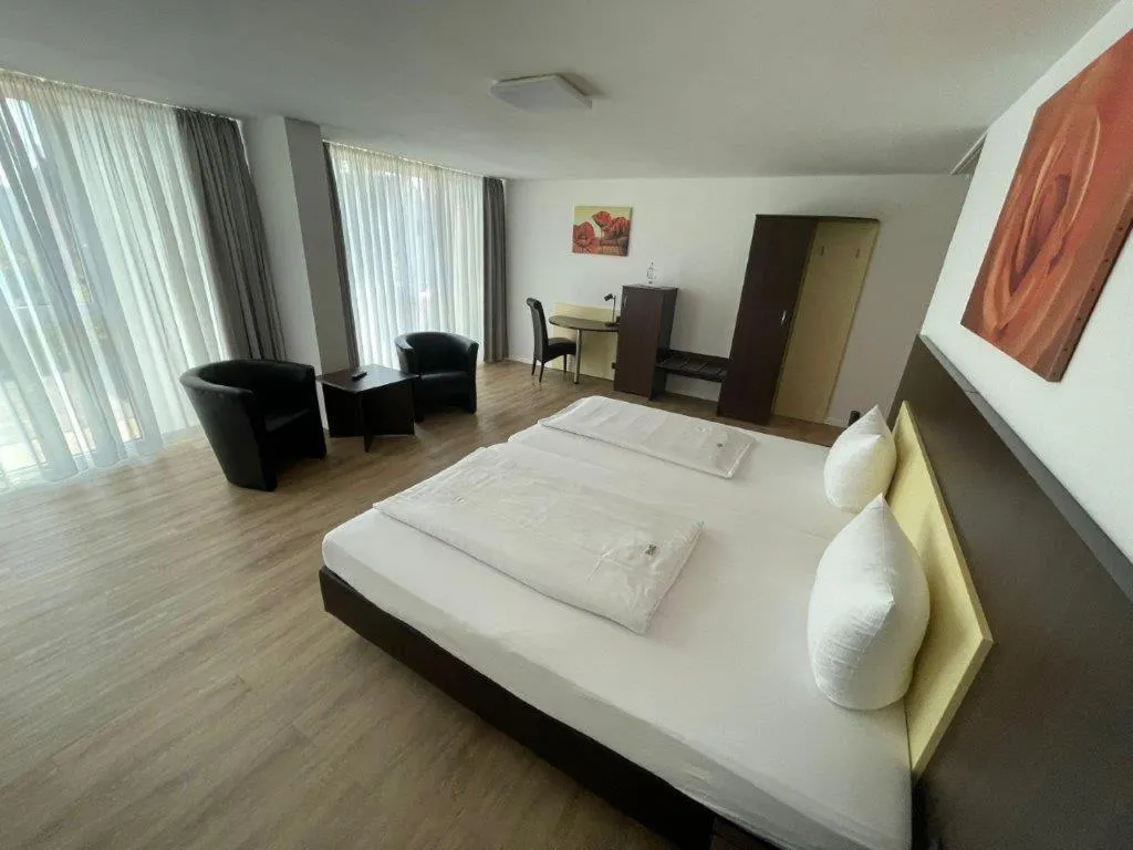 Bed in PANORAMA HOTEL in Neustadt an der Weinstraße