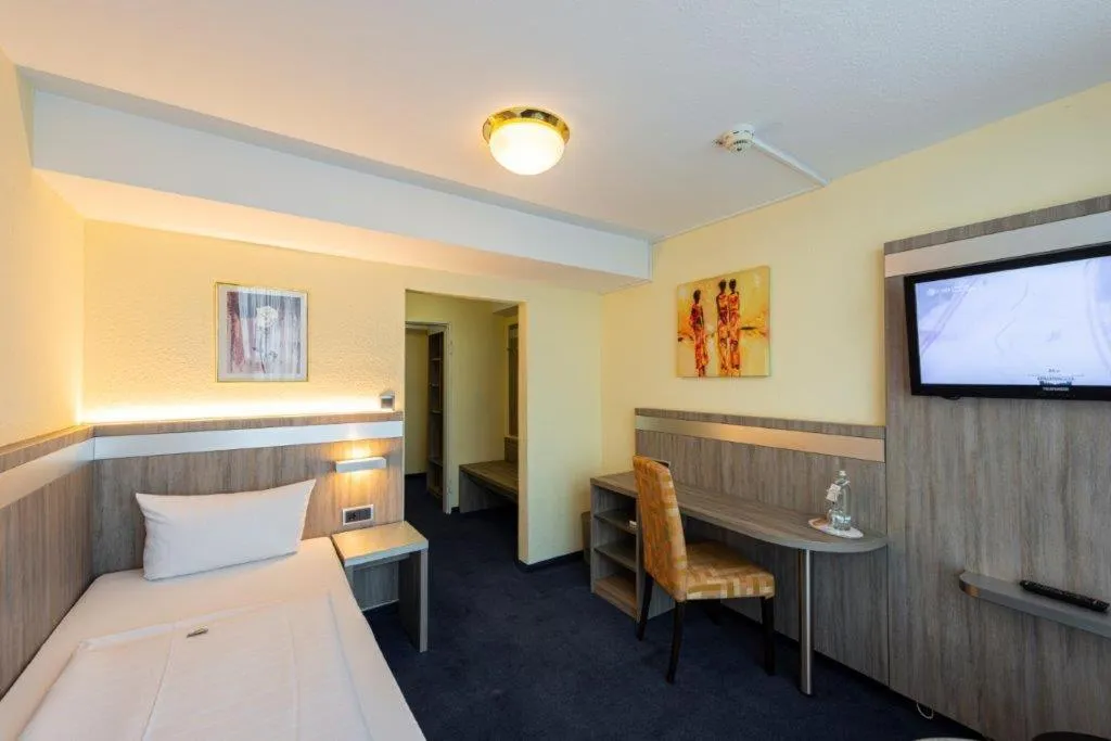 Bed in PANORAMA HOTEL in Neustadt an der Weinstraße