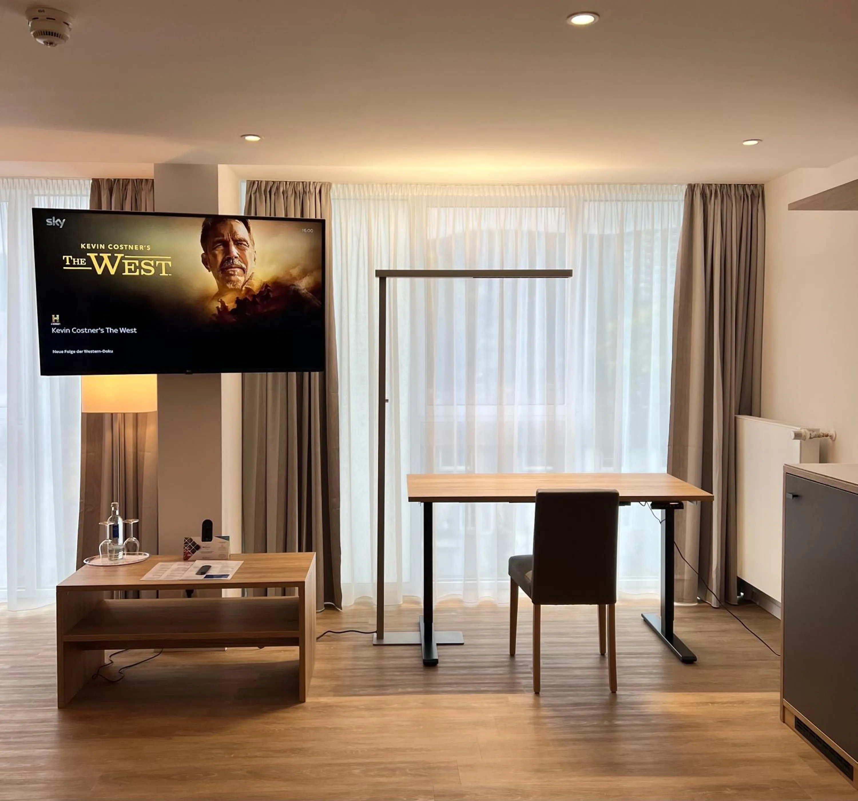 TV and multimedia in PANORAMA HOTEL in Neustadt an der Weinstraße