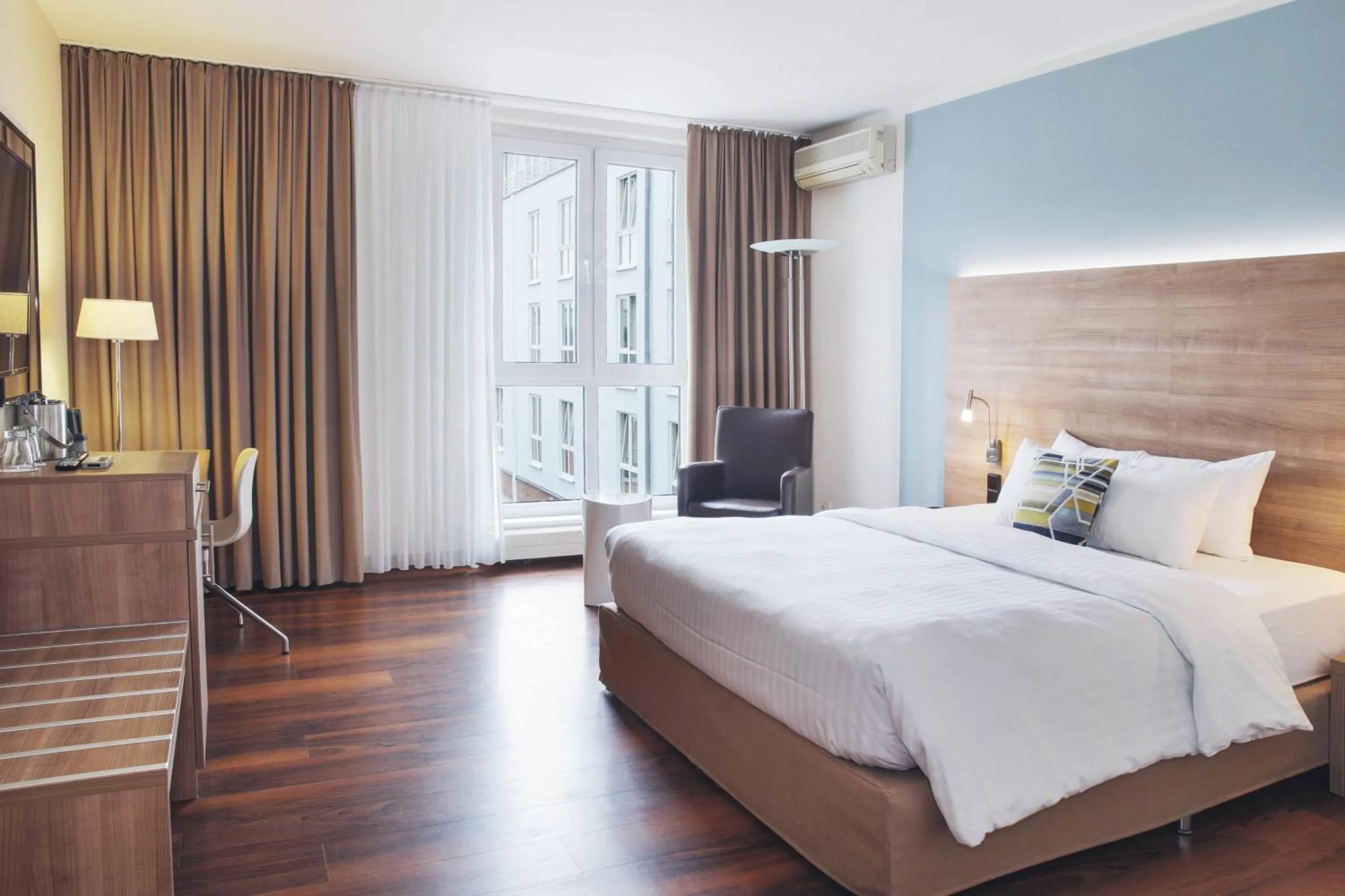 Photo of the whole room, Bed in Courtyard by Marriott Dresden