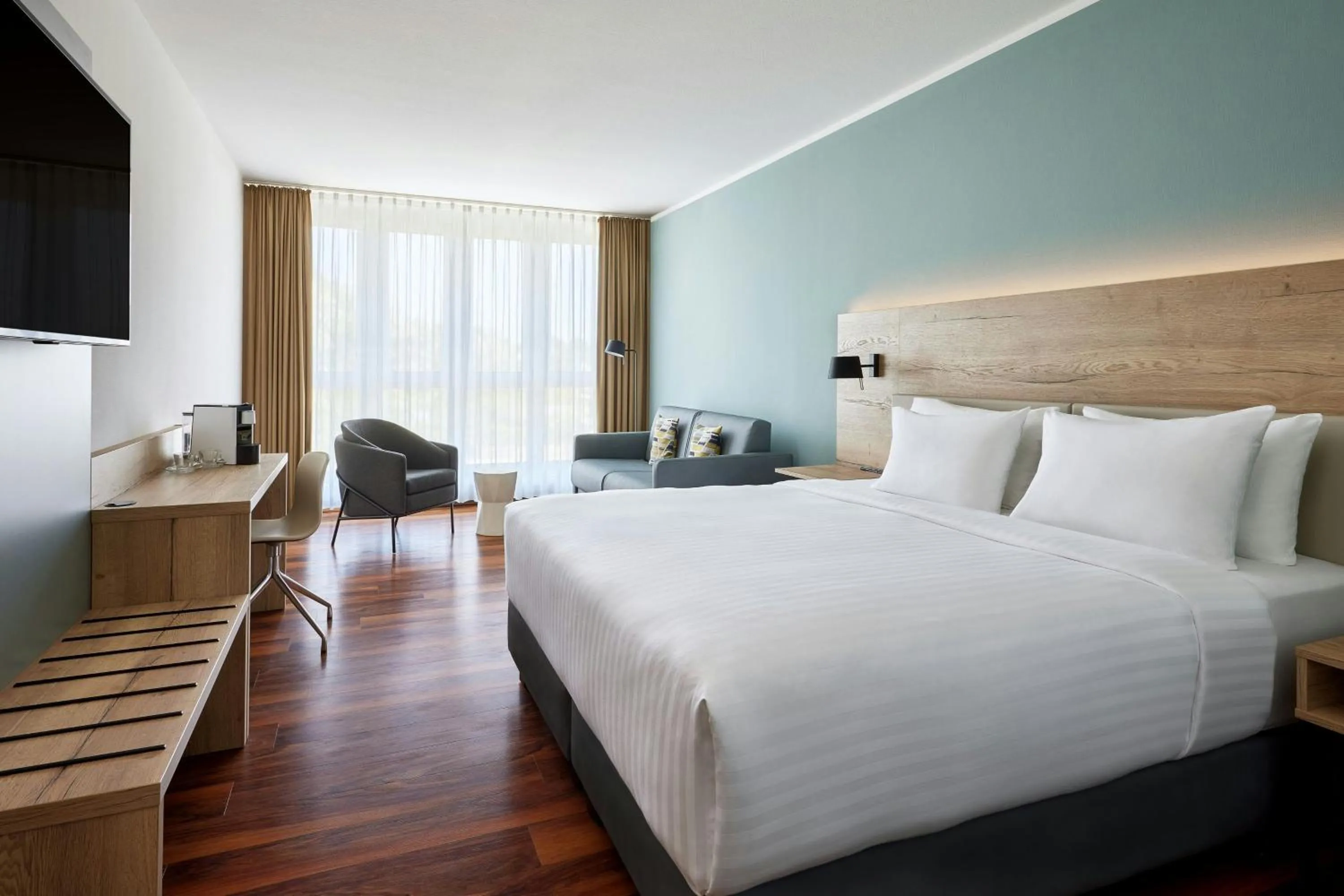 Photo of the whole room, Bed in Courtyard by Marriott Dresden