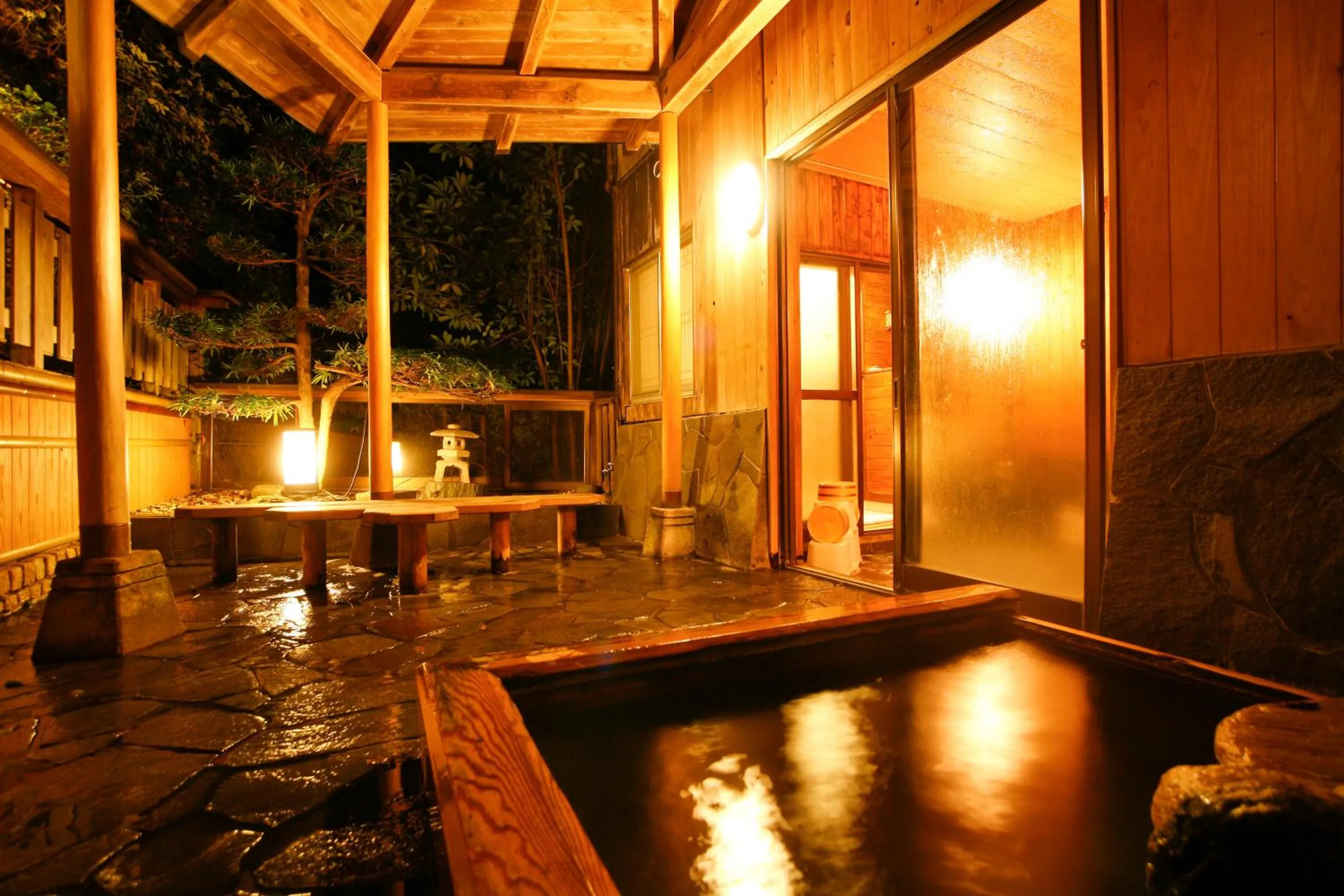 Hot Spring Bath in Kinosaki Tenboen