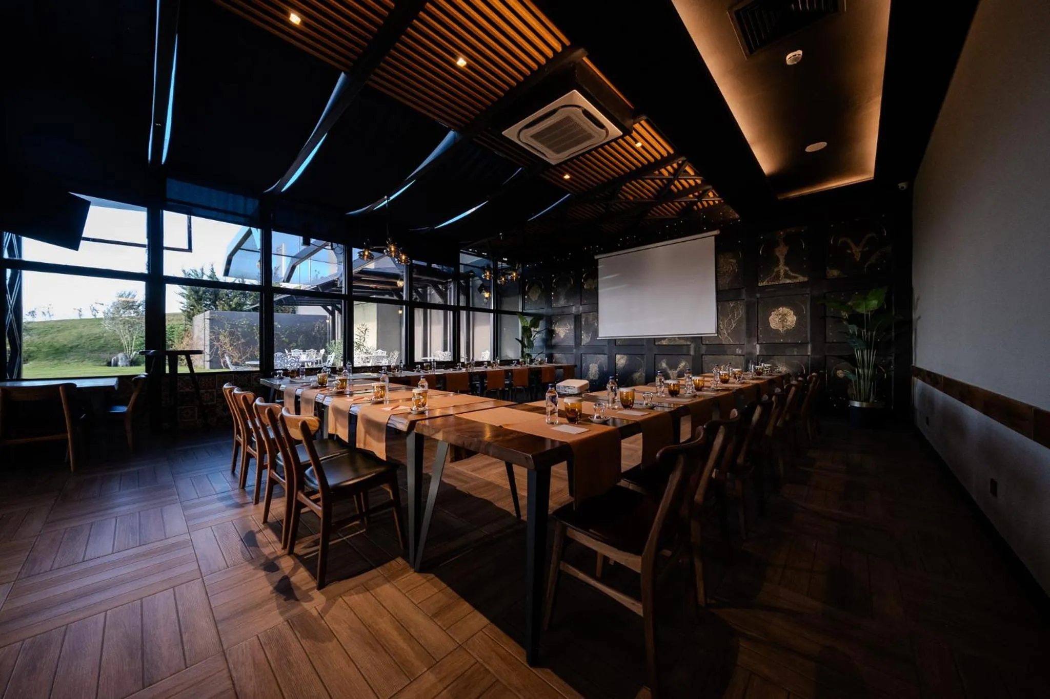 Meeting/conference room in Avec Hotel