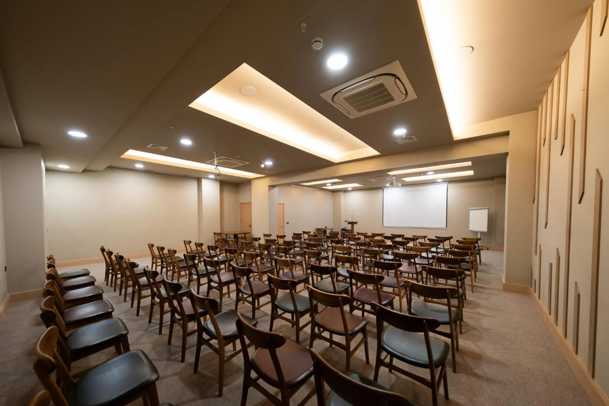 Meeting/conference room in Avec Hotel