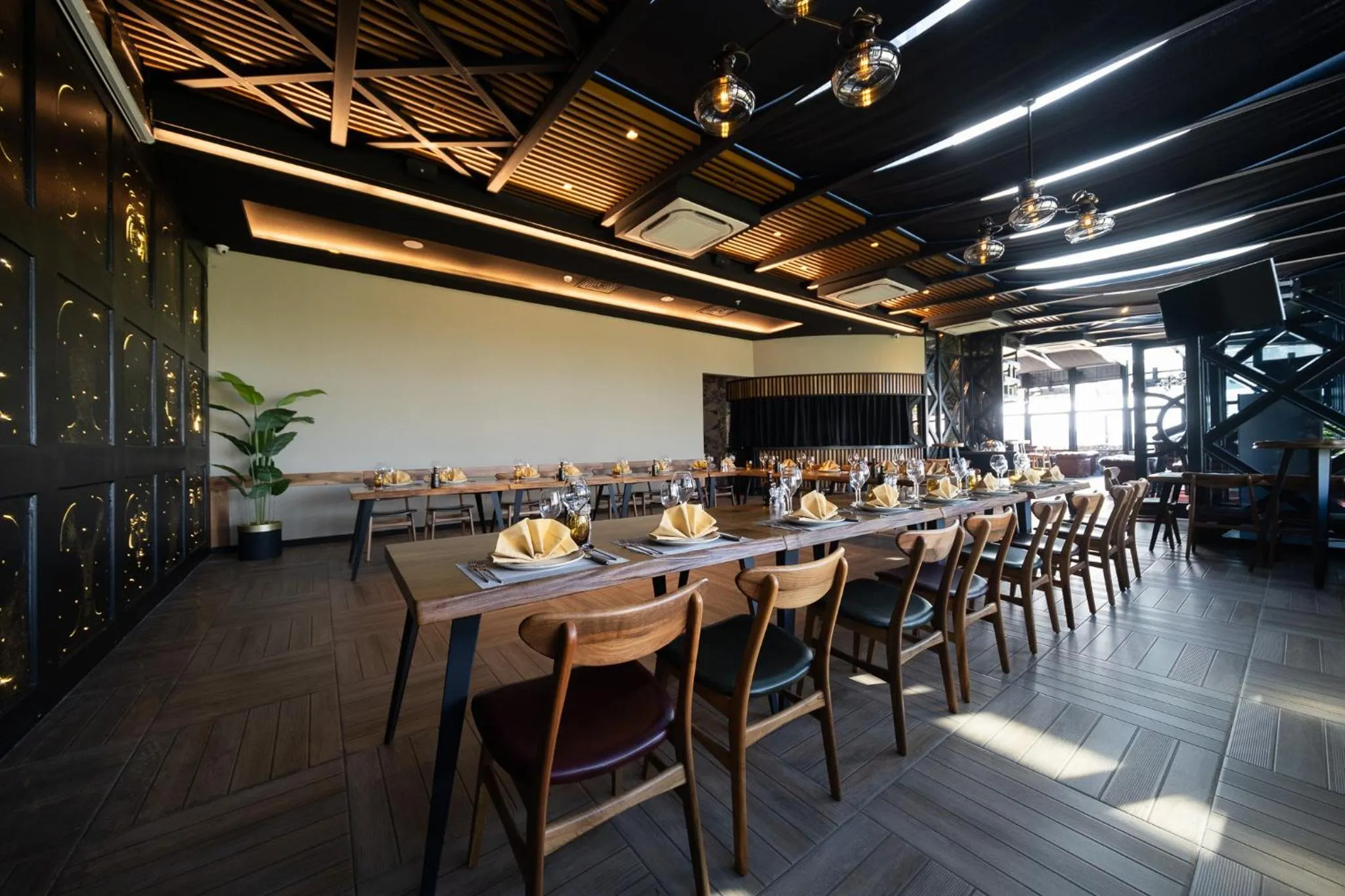 Dining area in Avec Hotel