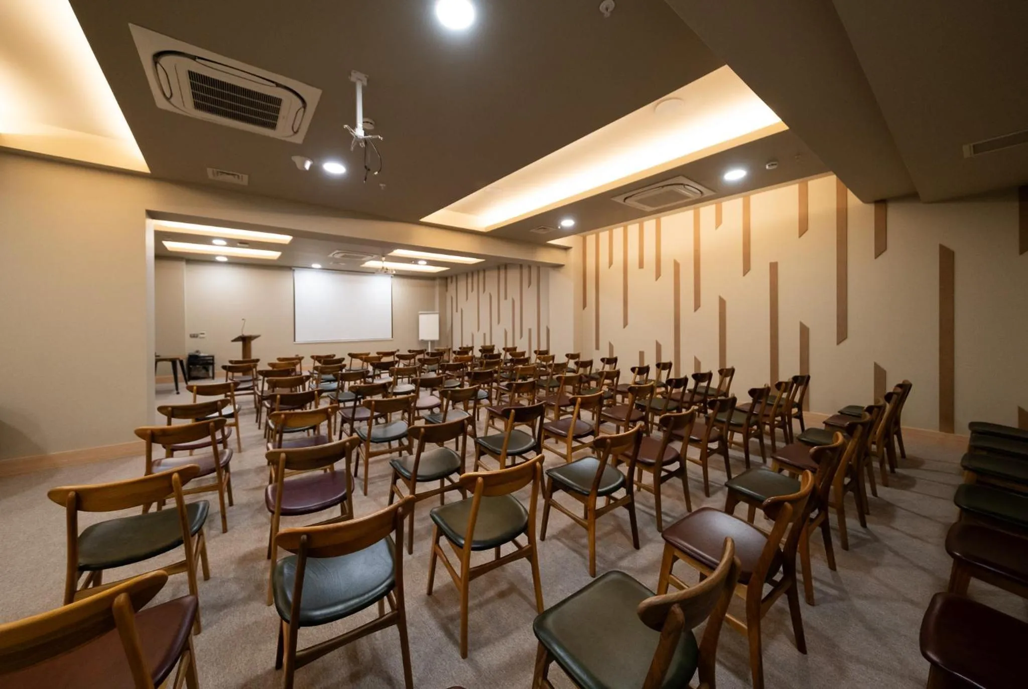 Meeting/conference room in Avec Hotel