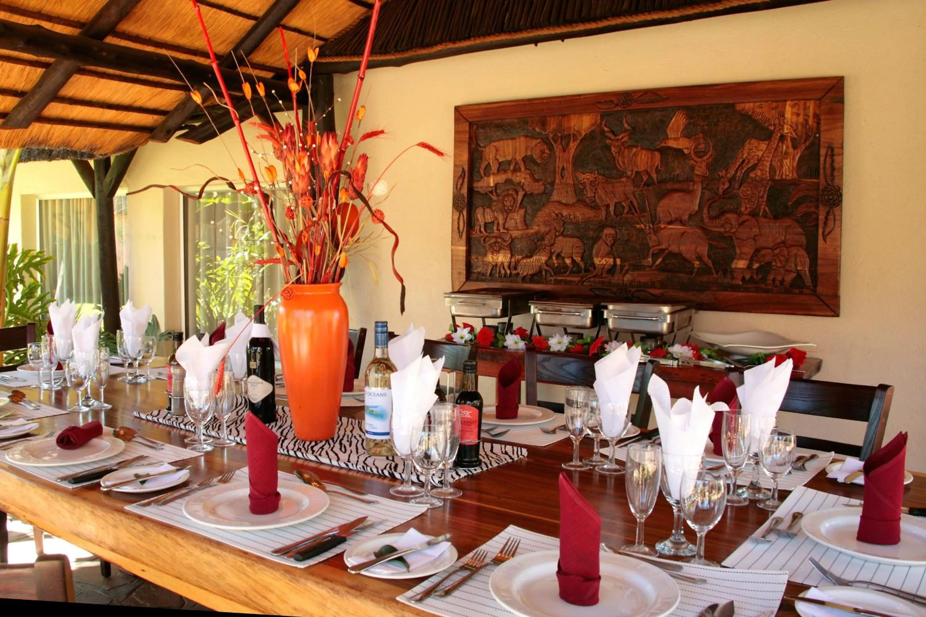 Restaurant/places to eat in Cest Si Bon Hotel