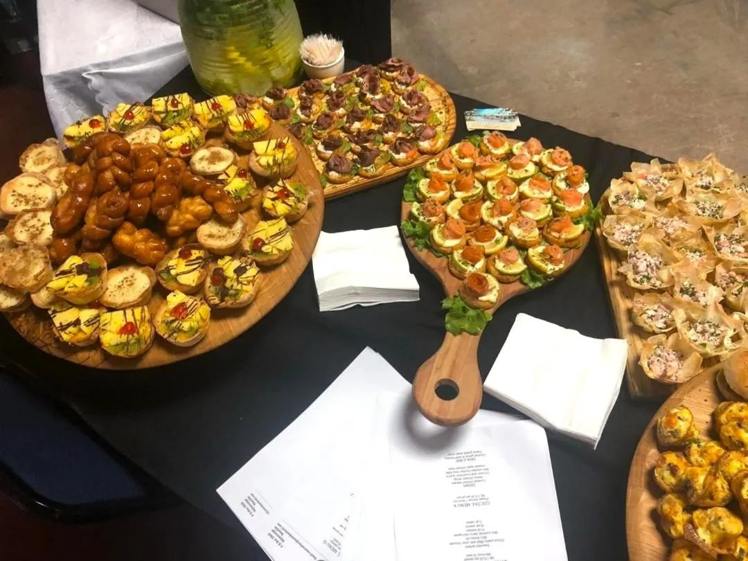 Restaurant/places to eat in Cest Si Bon Hotel