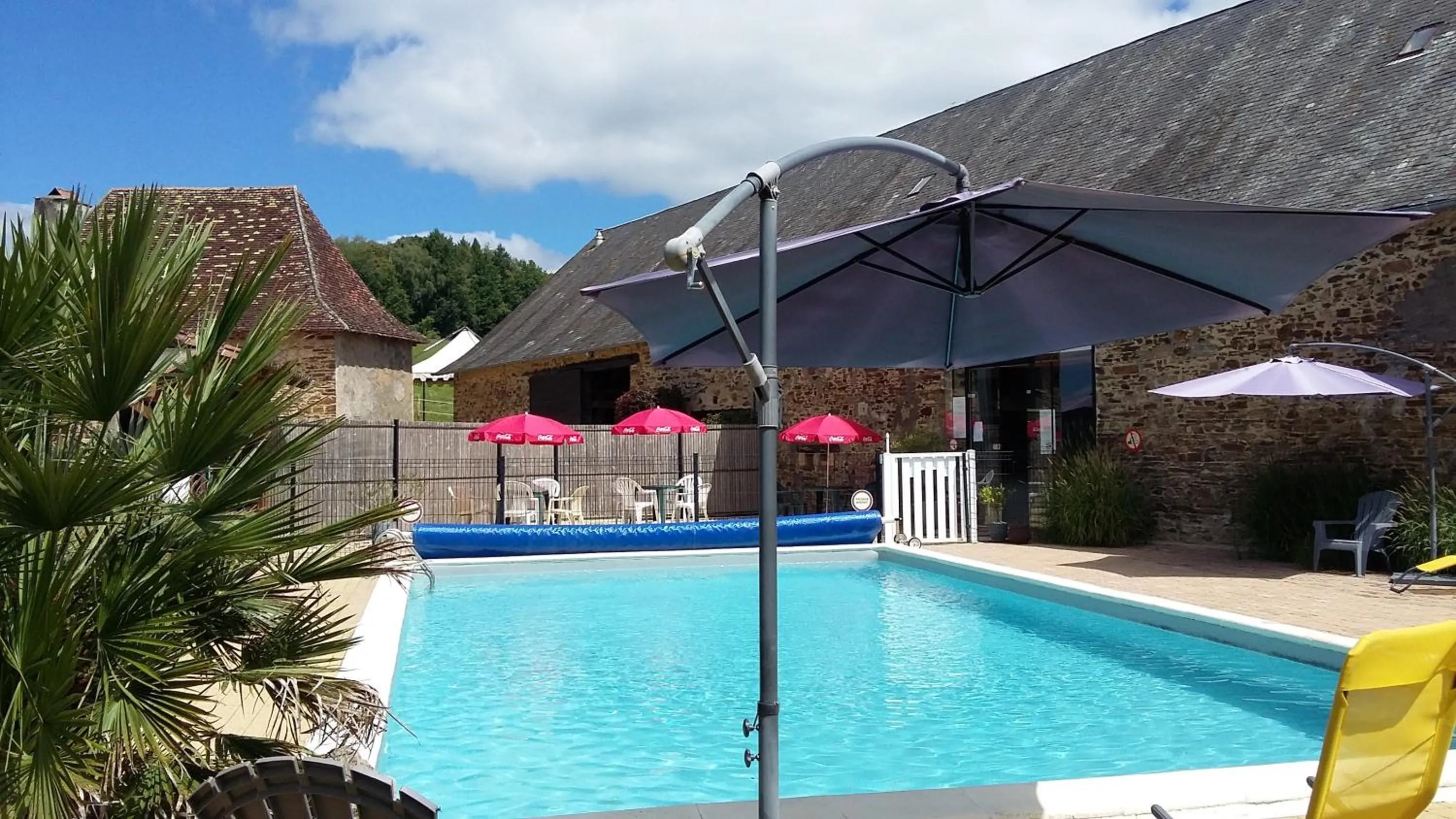 Swimming pool in Domaine de Vaulatour.