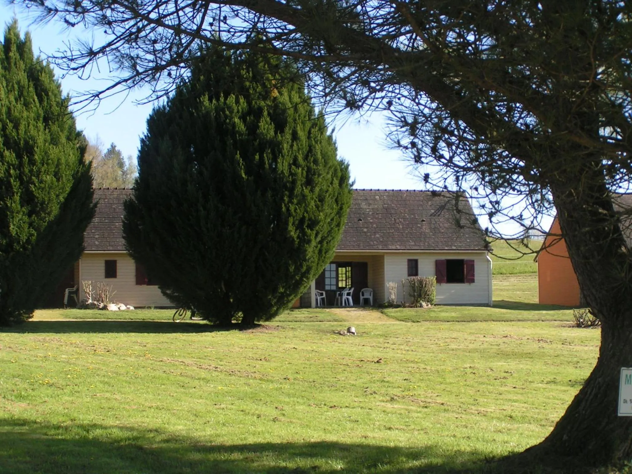 Garden view in Domaine de Vaulatour.