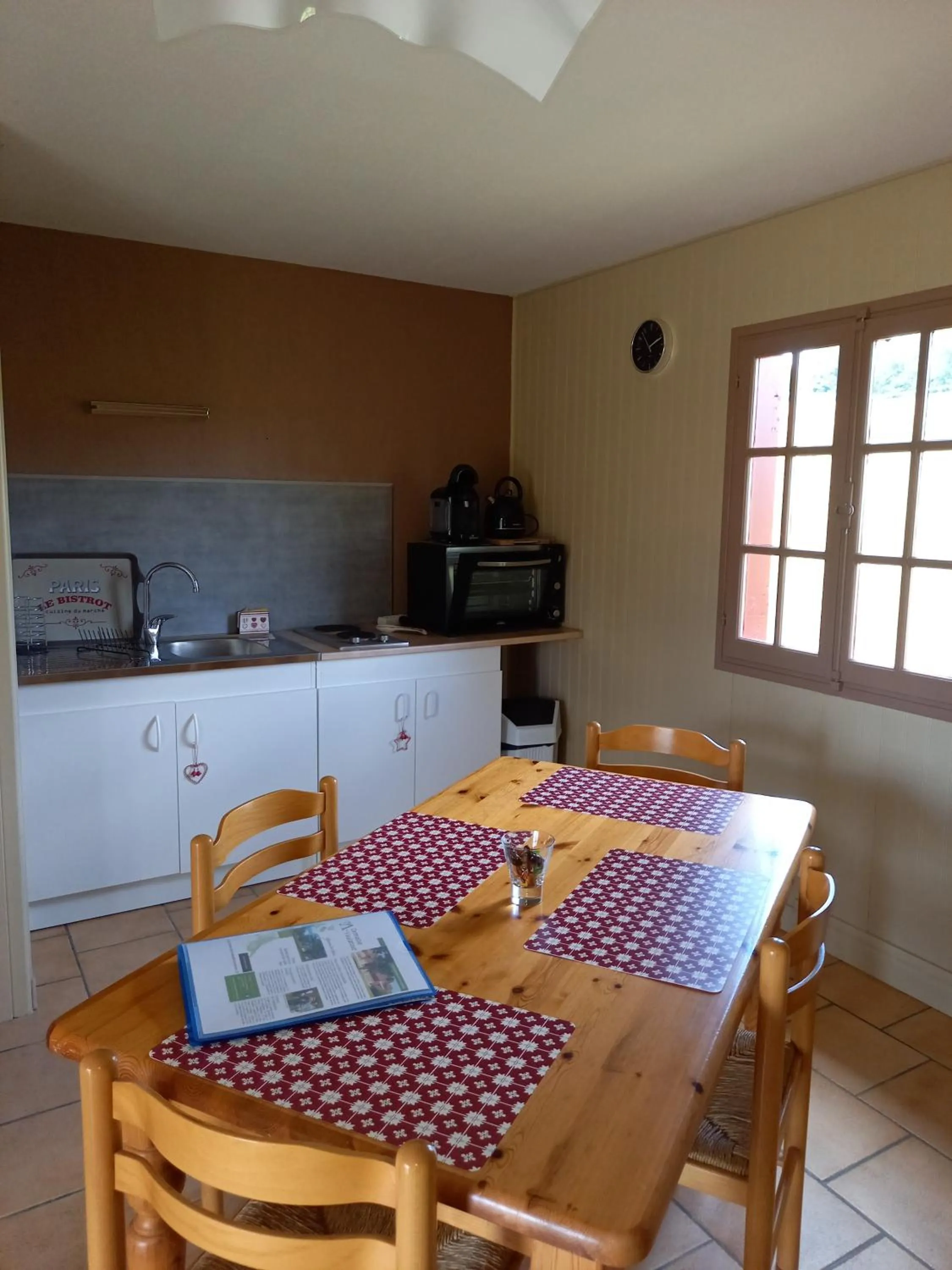 Kitchen or kitchenette in Domaine de Vaulatour.