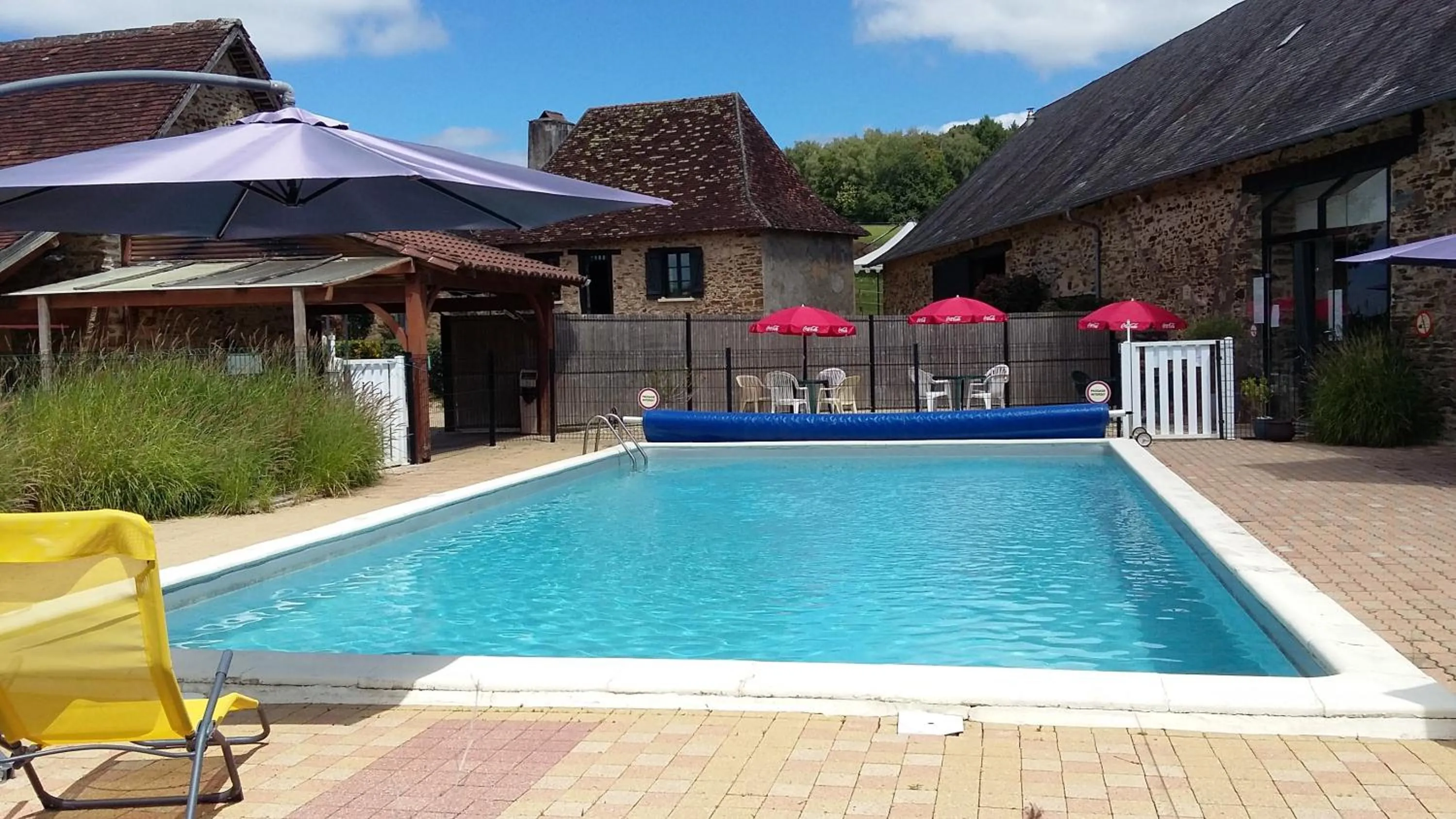Swimming pool in Domaine de Vaulatour.