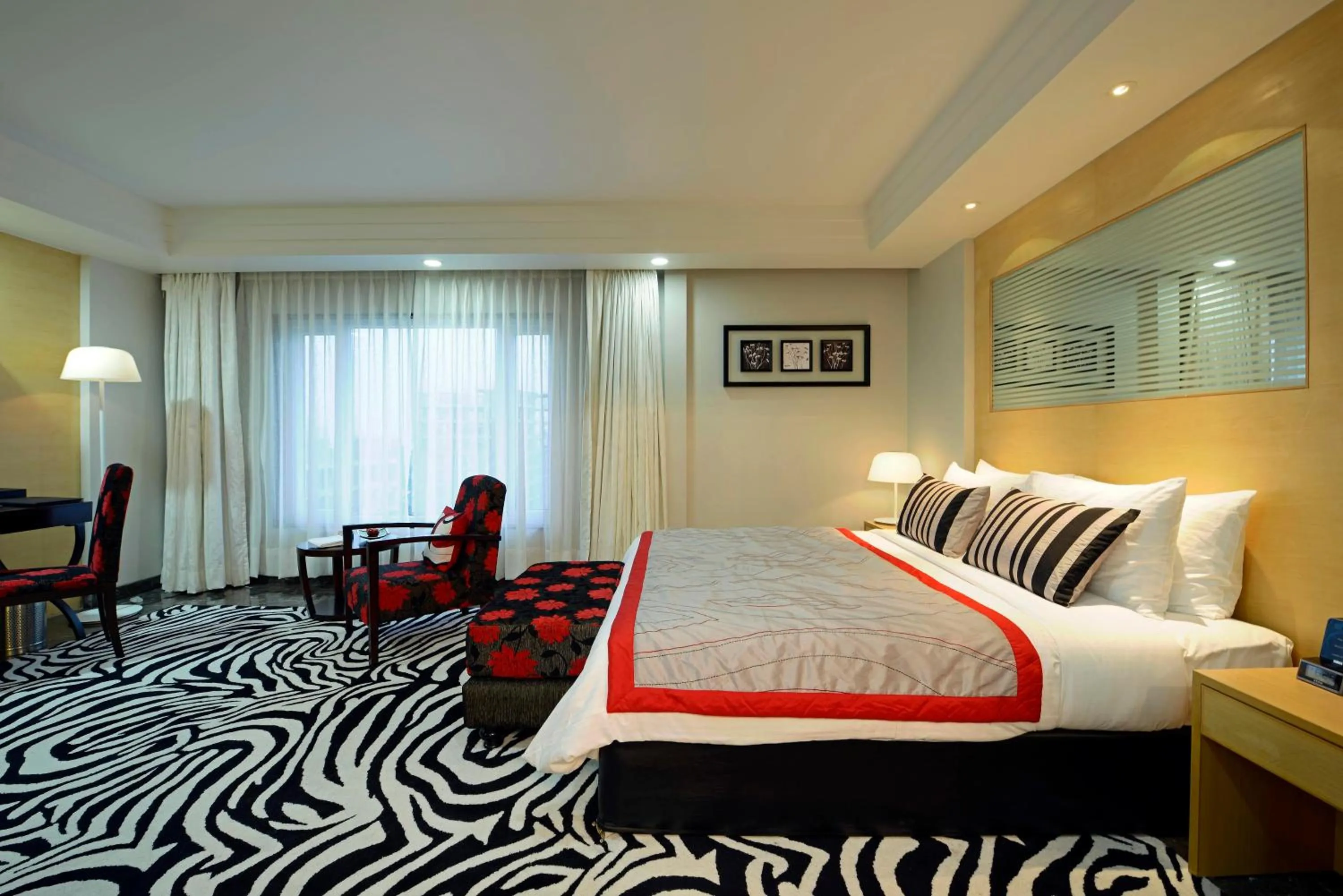 Photo of the whole room, Bed in Radisson Blu Hotel Ahmedabad