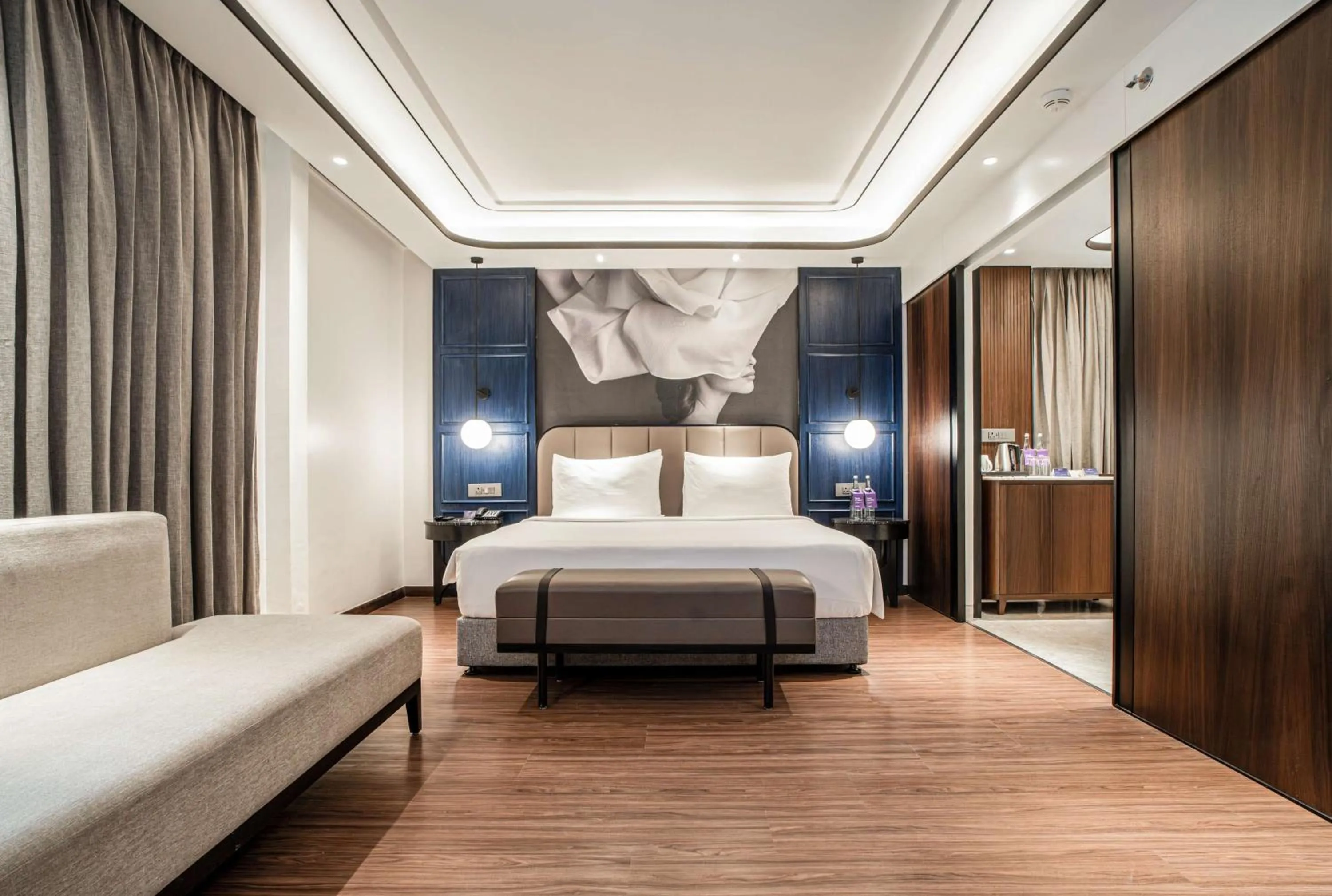 Photo of the whole room, Bed in Radisson Blu Hotel Ahmedabad