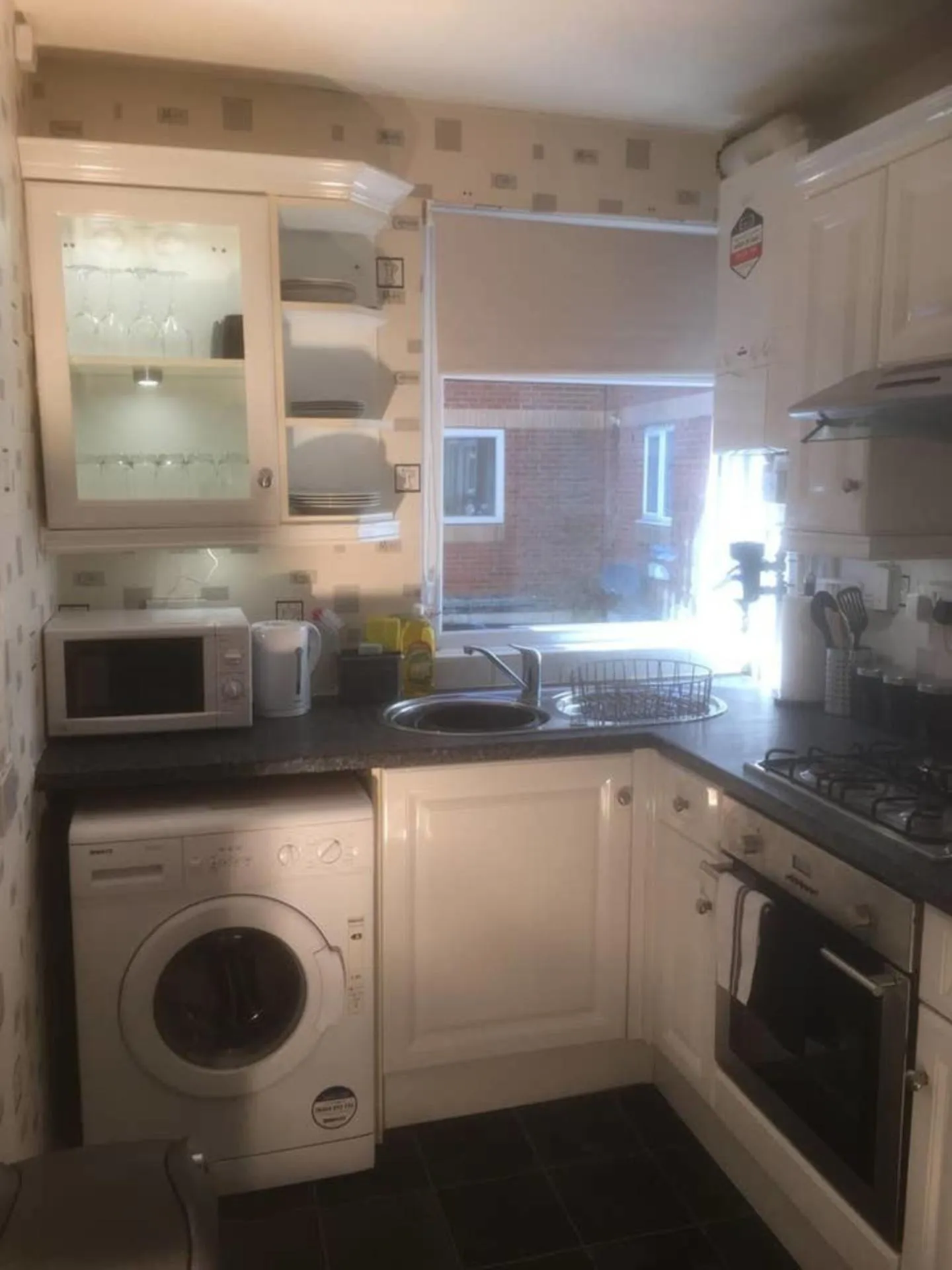 Kitchen or kitchenette in Cosy 2-Bed Apartment near the beach in Morecambe