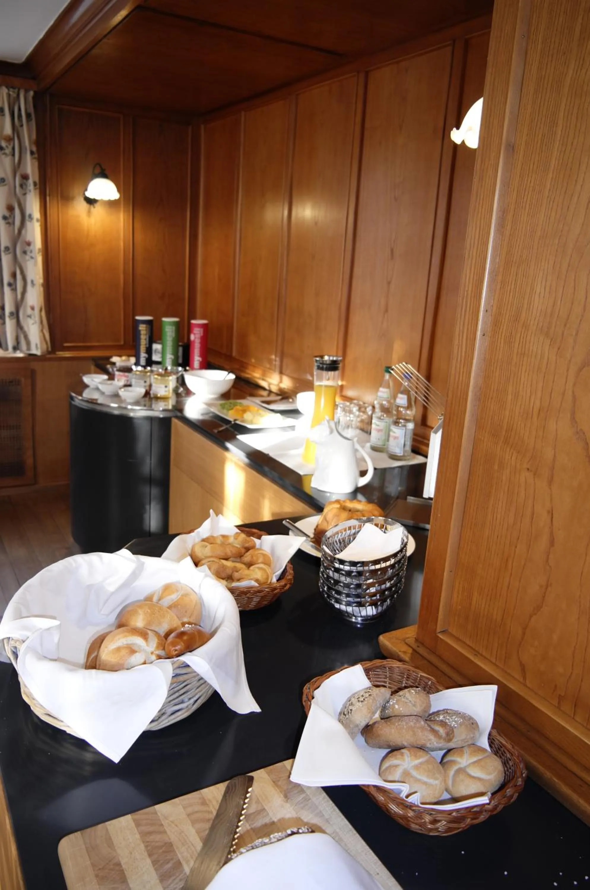 Restaurant/places to eat in Gasthof Wäscherschloss