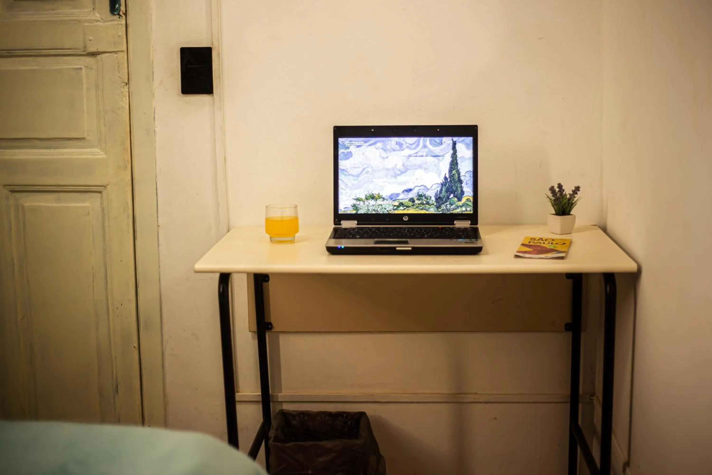 hair dresser in Hostel Liberdade