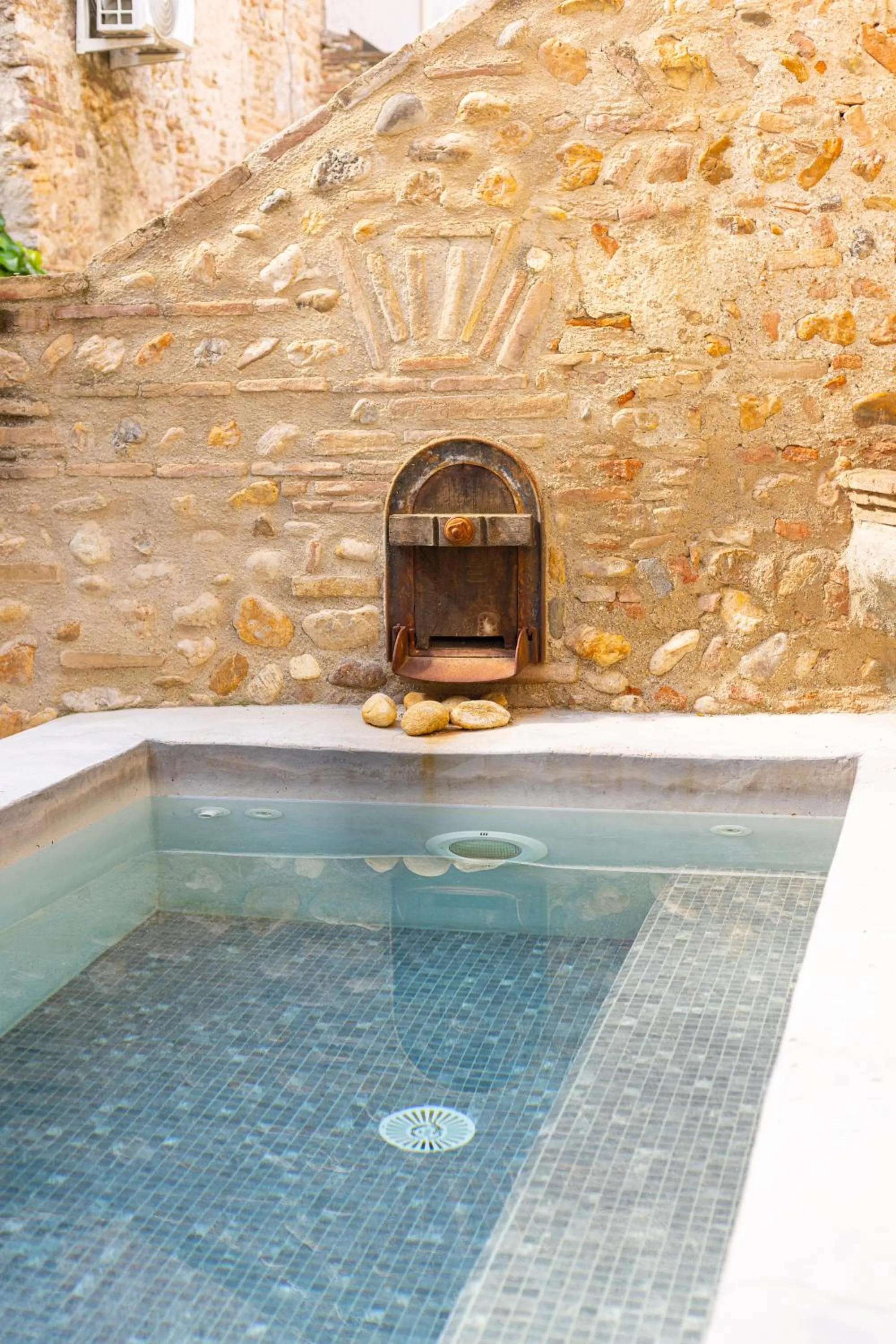 Swimming pool in La Vieille Demeure