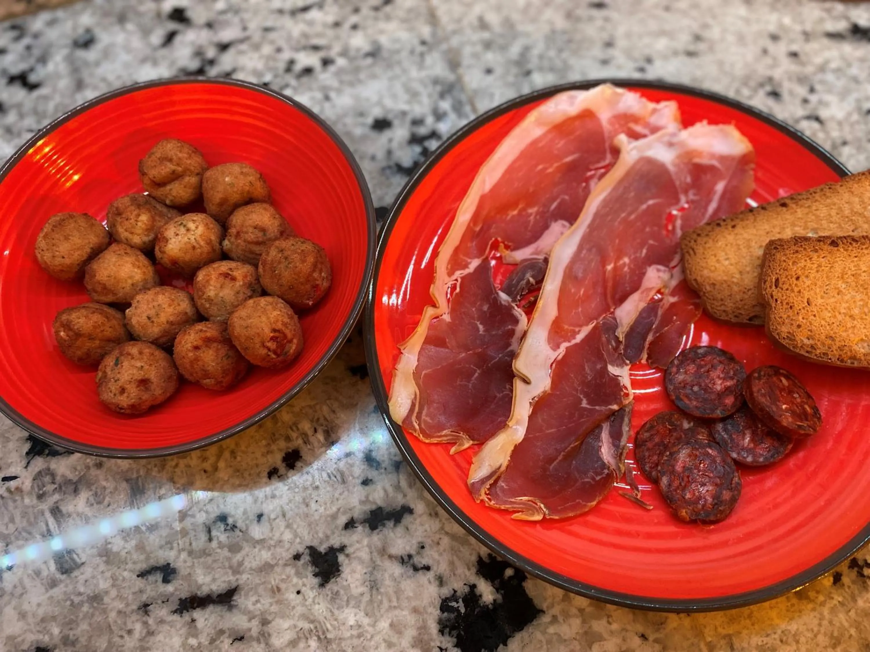 Restaurant/places to eat in La Vieille Demeure