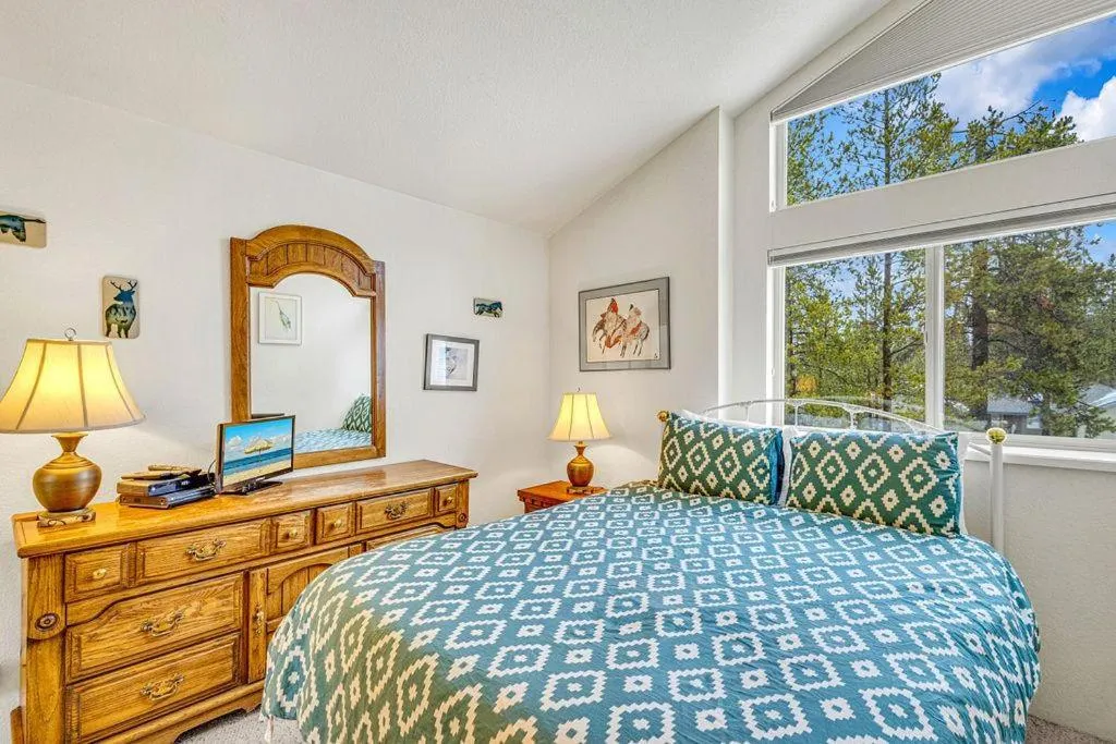 Bed in Big Leaf - Unit 6