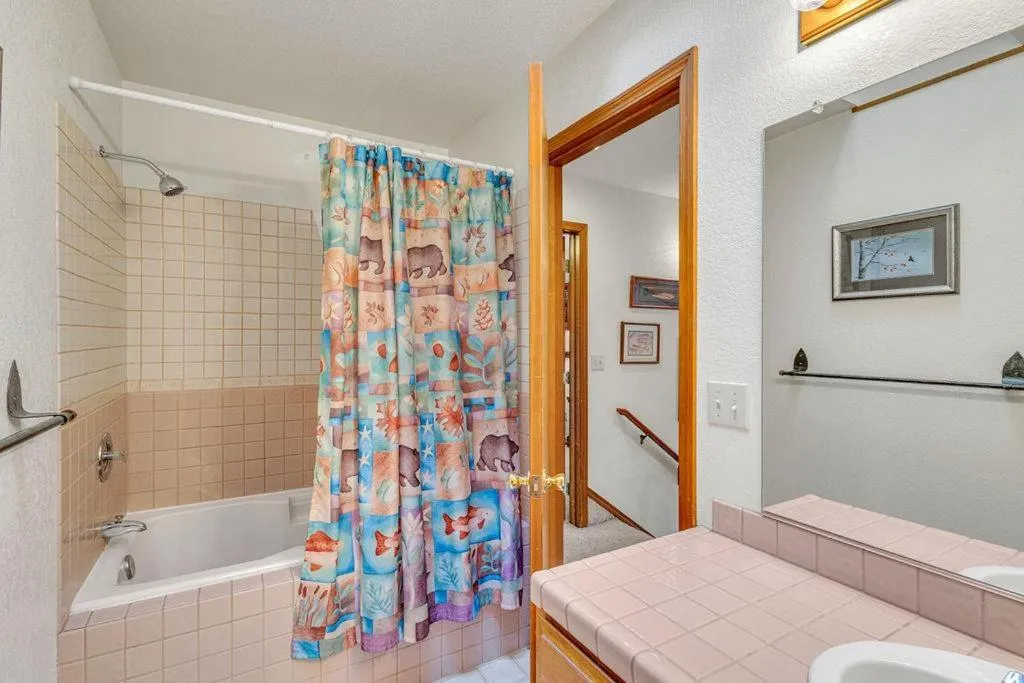 Bed in Big Leaf - Unit 6