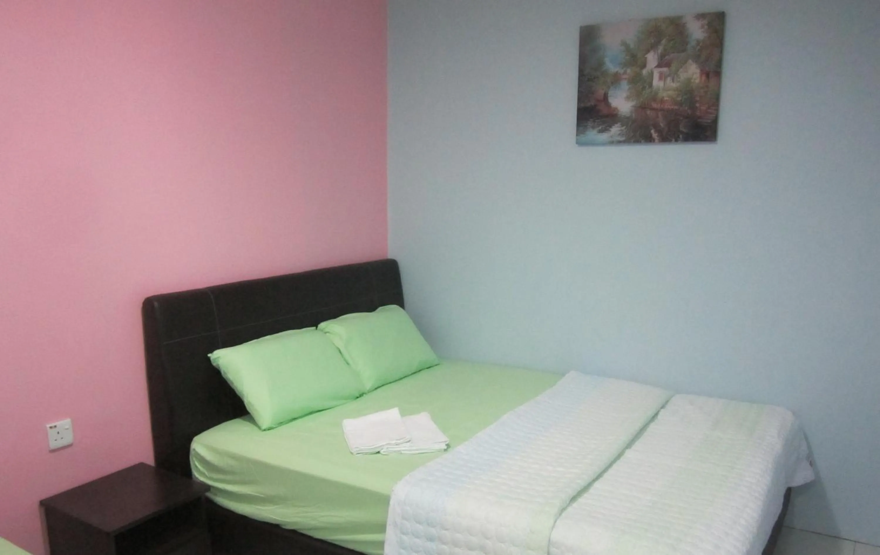 Bed in Best Seven Motel