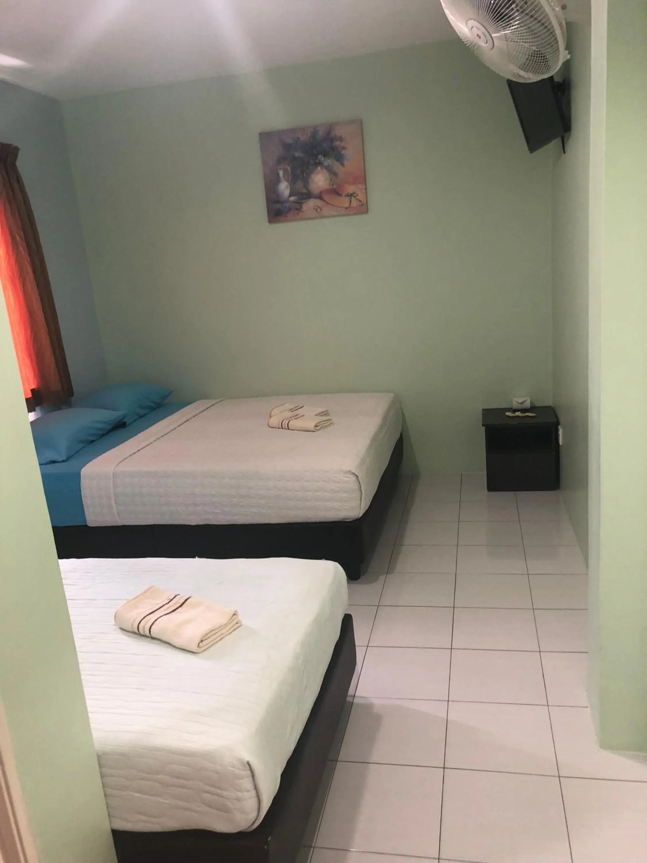 Bed in Best Seven Motel