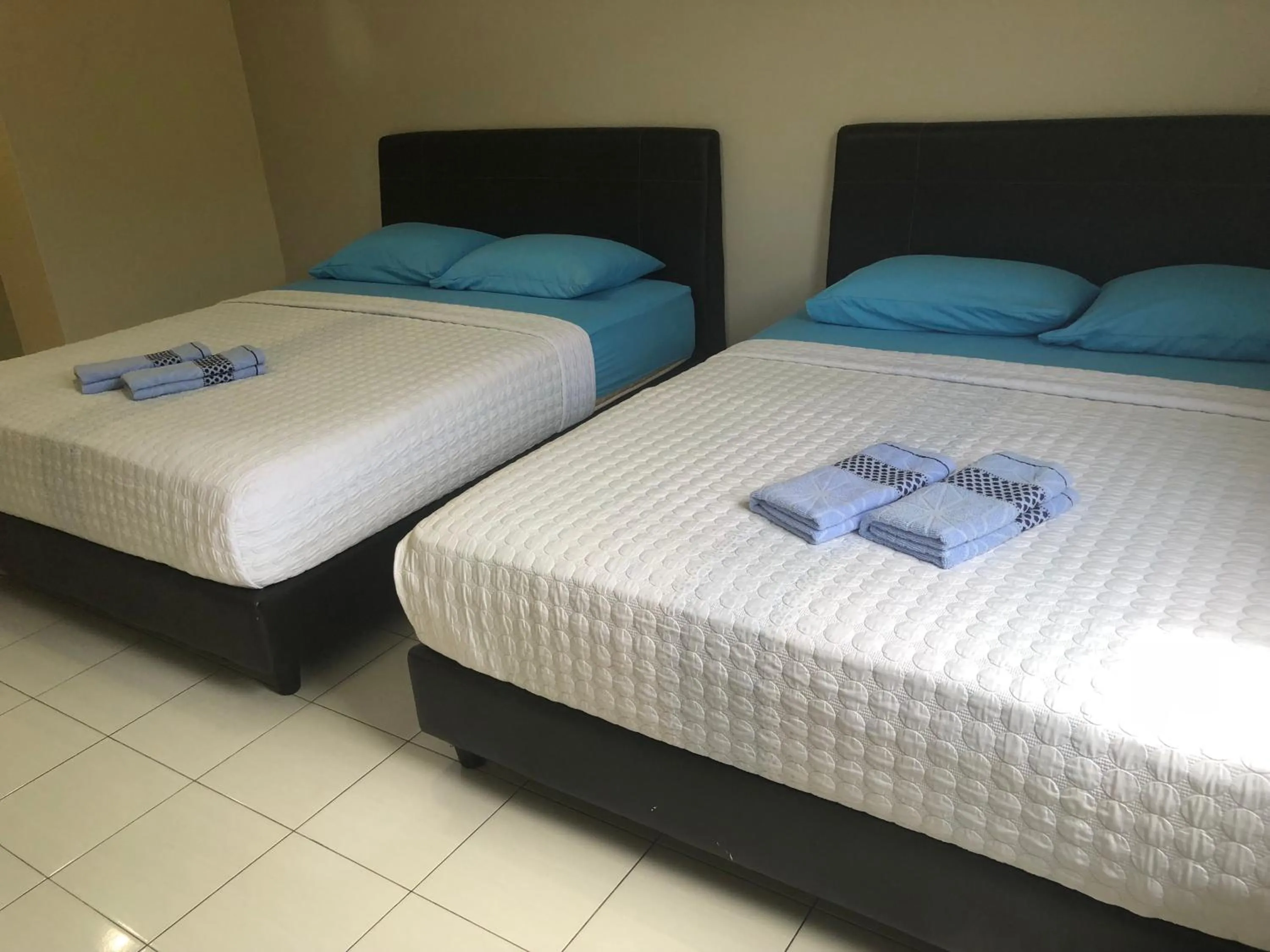 Bed in Best Seven Motel