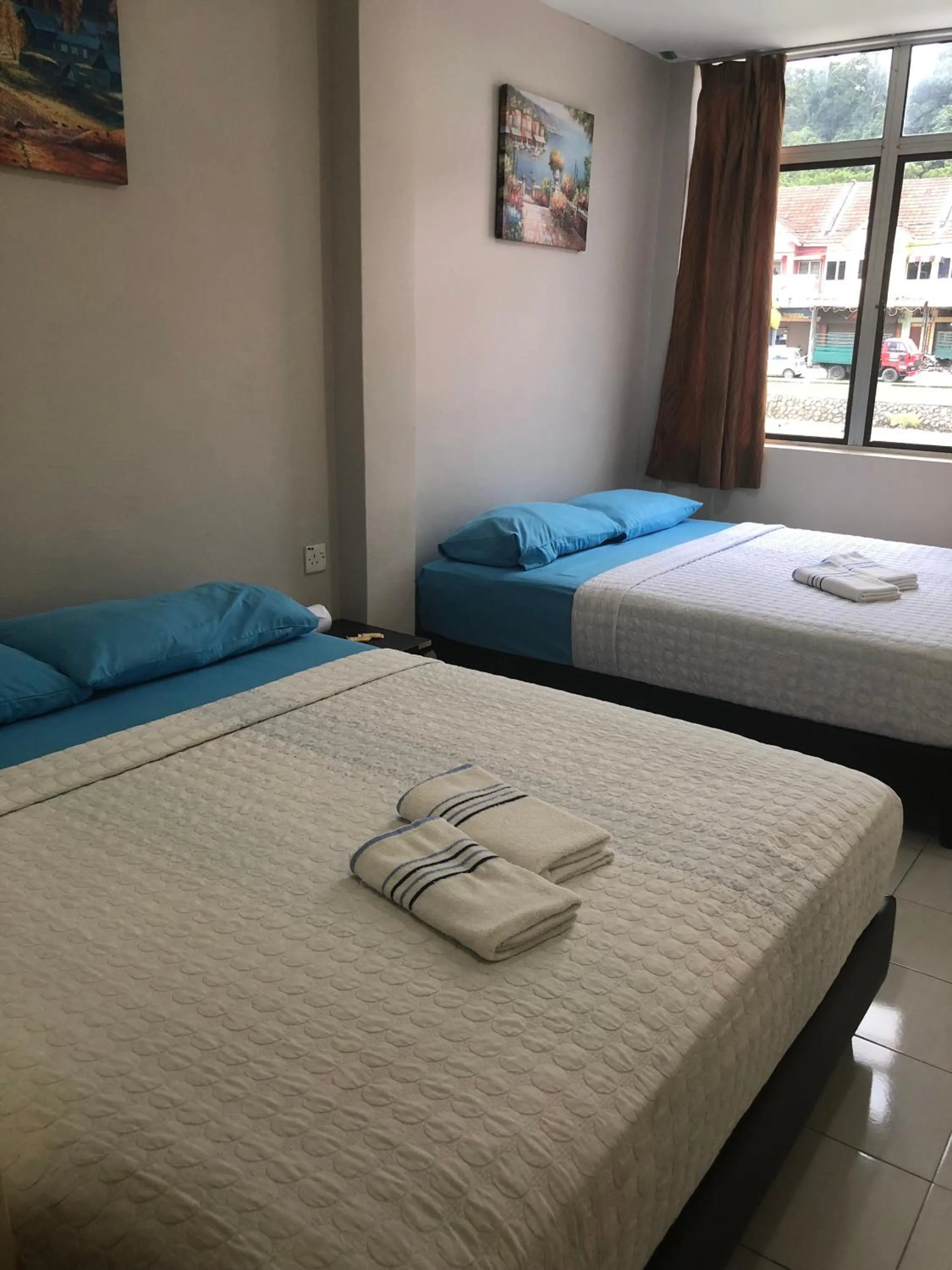 Bed in Best Seven Motel