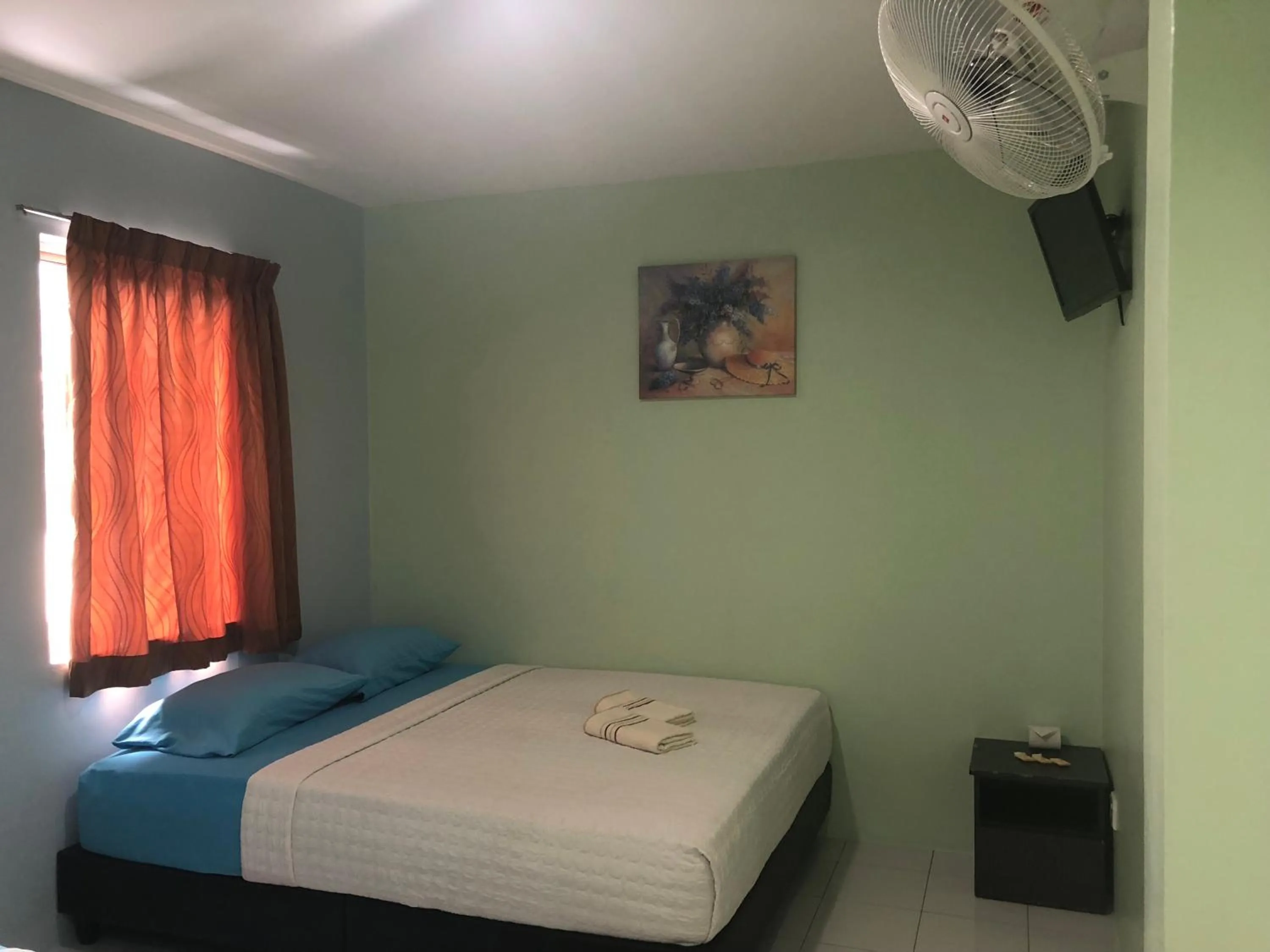 Bed in Best Seven Motel