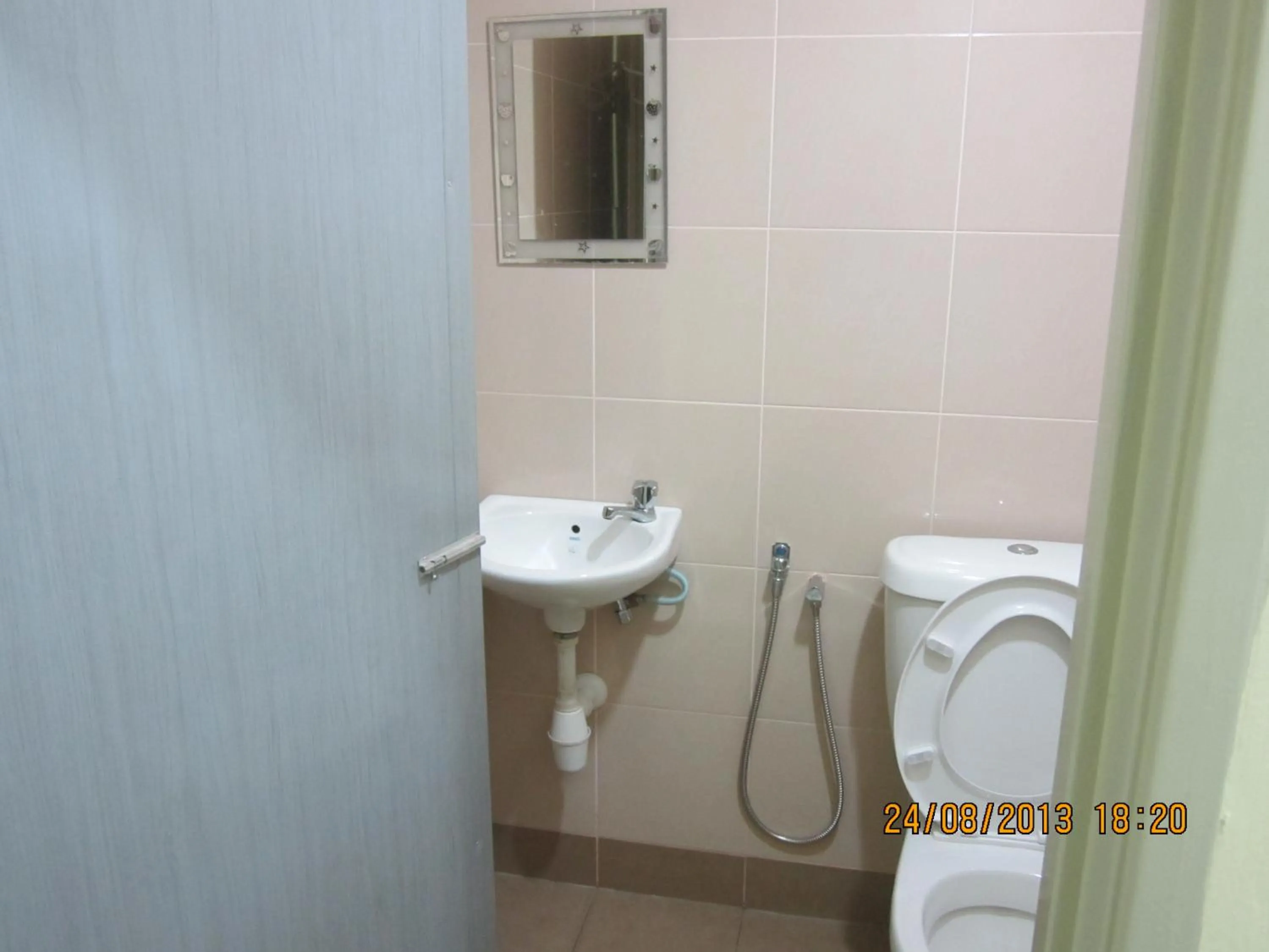 Bathroom in Best Seven Motel