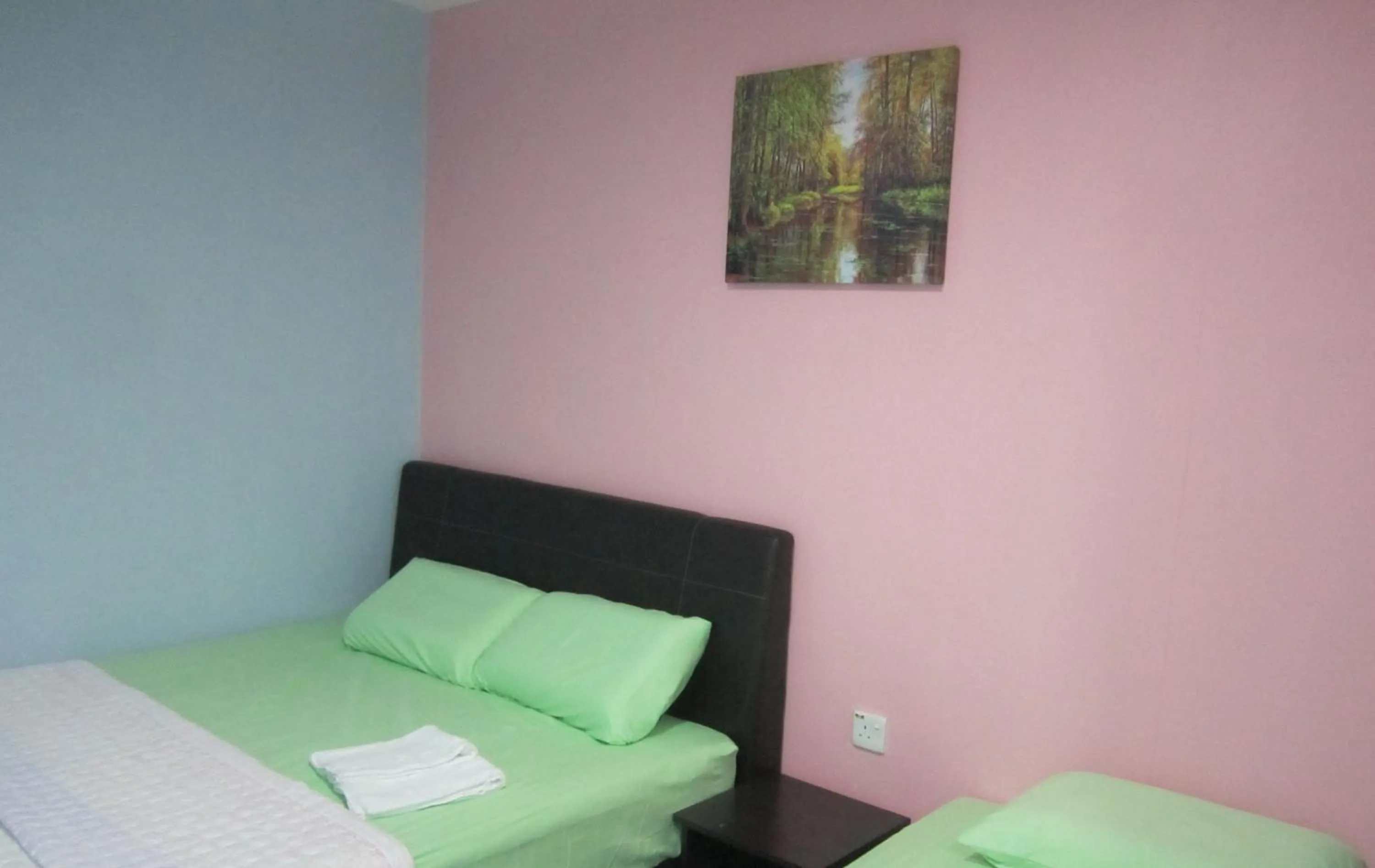 Decorative detail, Bed in Best Seven Motel