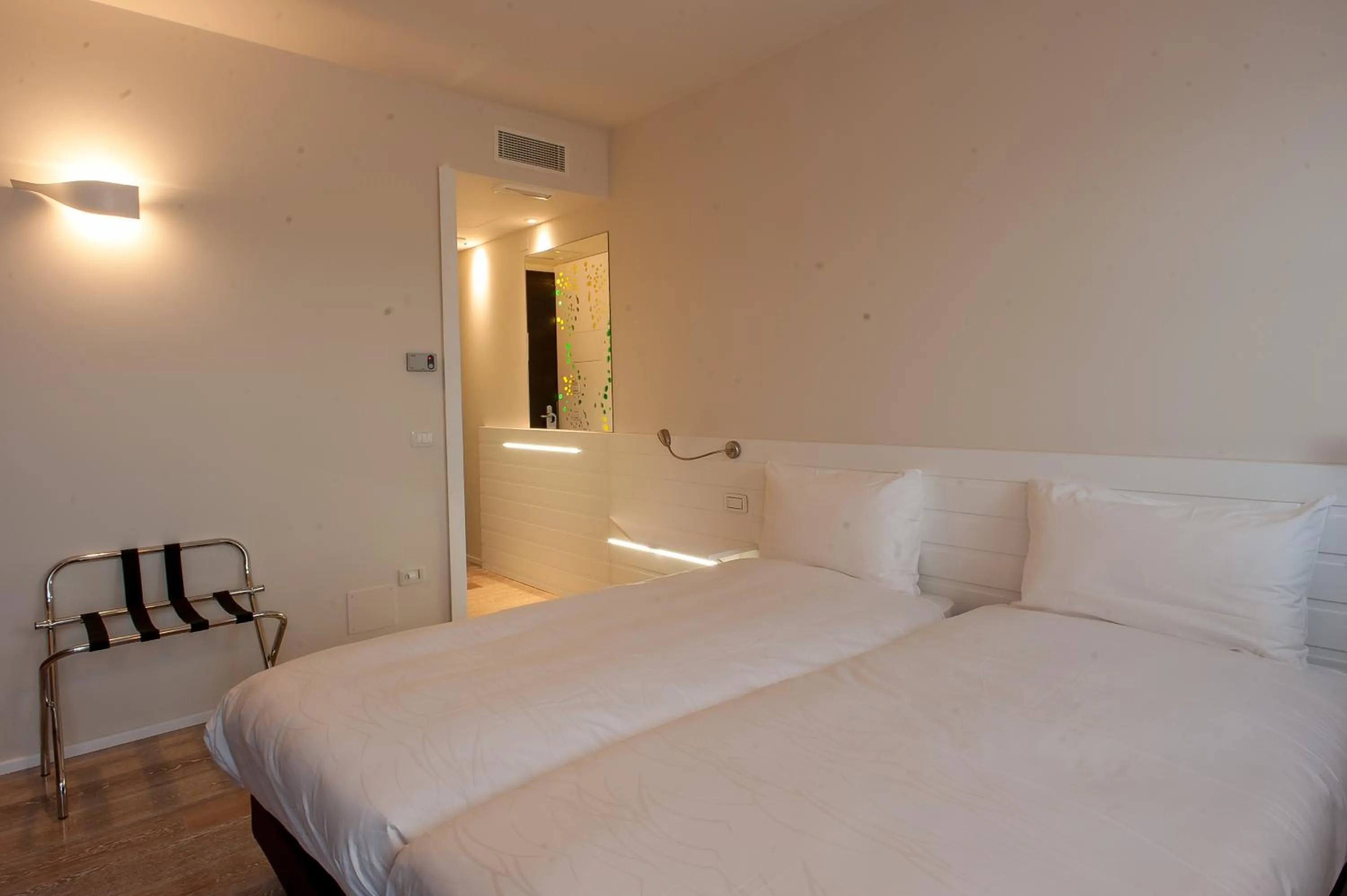 Photo of the whole room, Bed in Elliot Osteria e dormire in collina