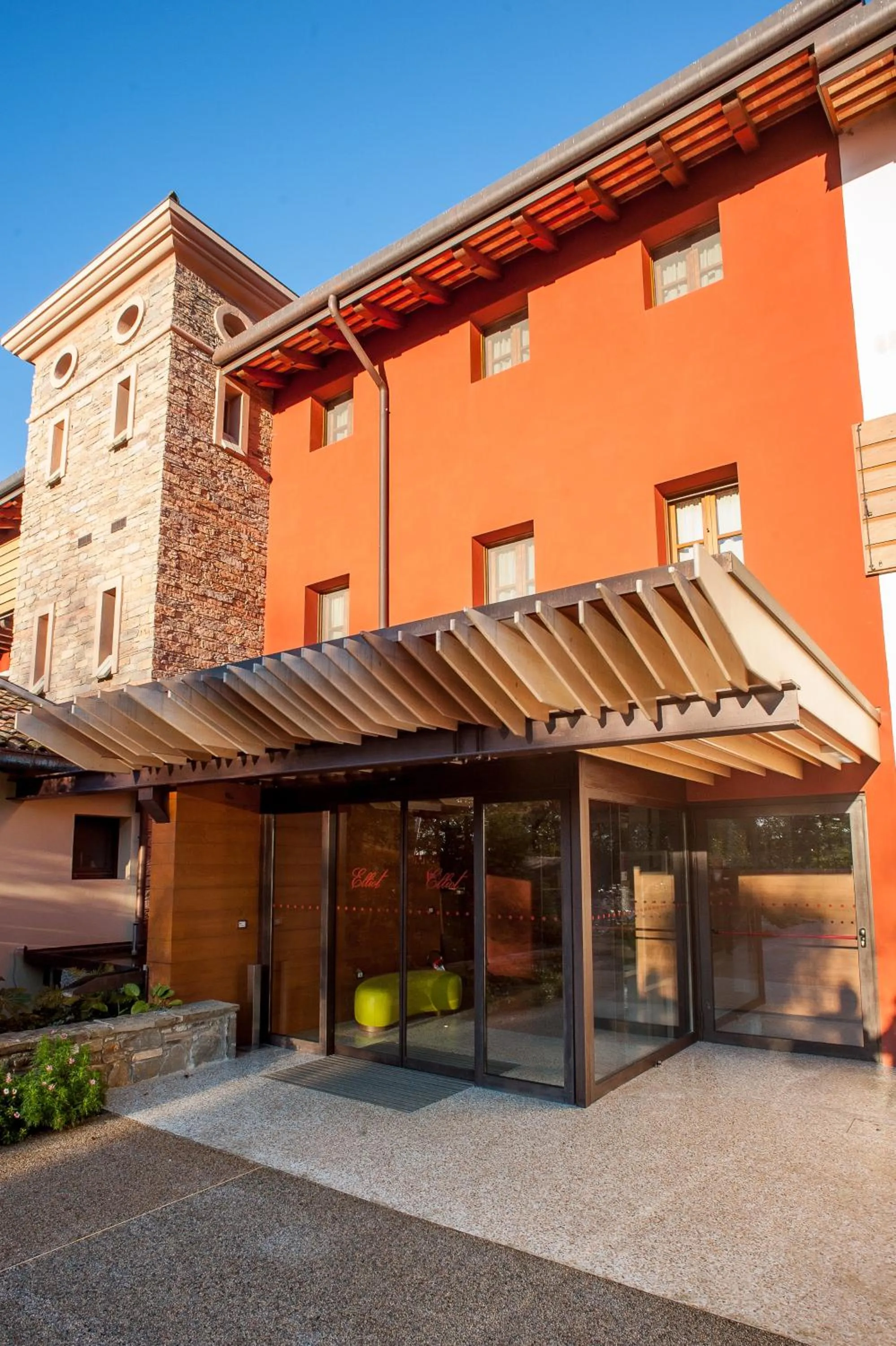 Facade/entrance in Elliot Osteria e dormire in collina