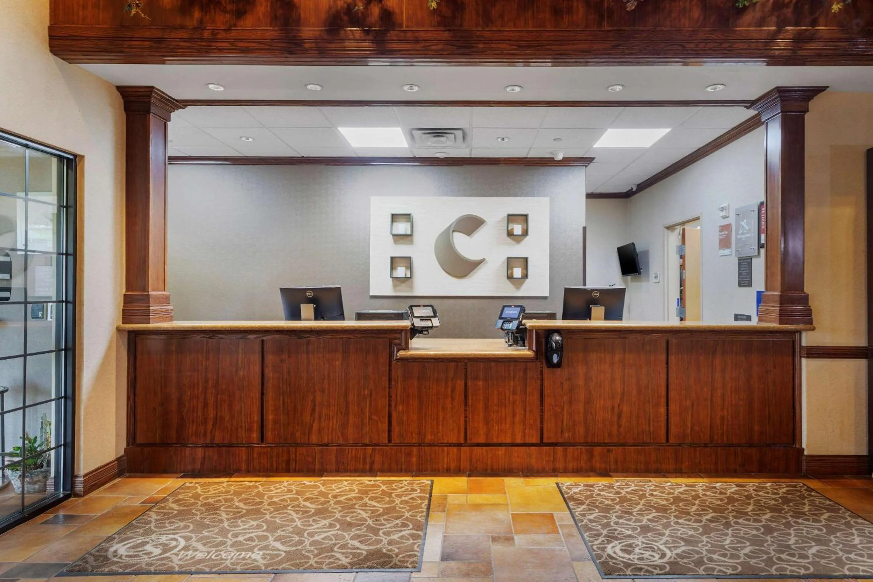 Lobby or reception in Comfort Suites Marshall