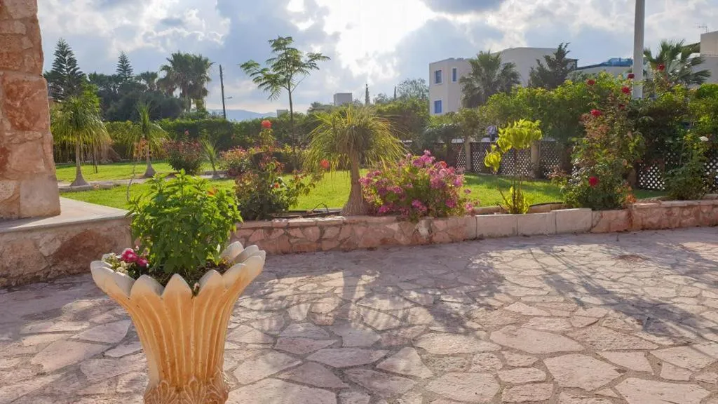 Restaurant/places to eat in Eliofos Elegant Maisonettes