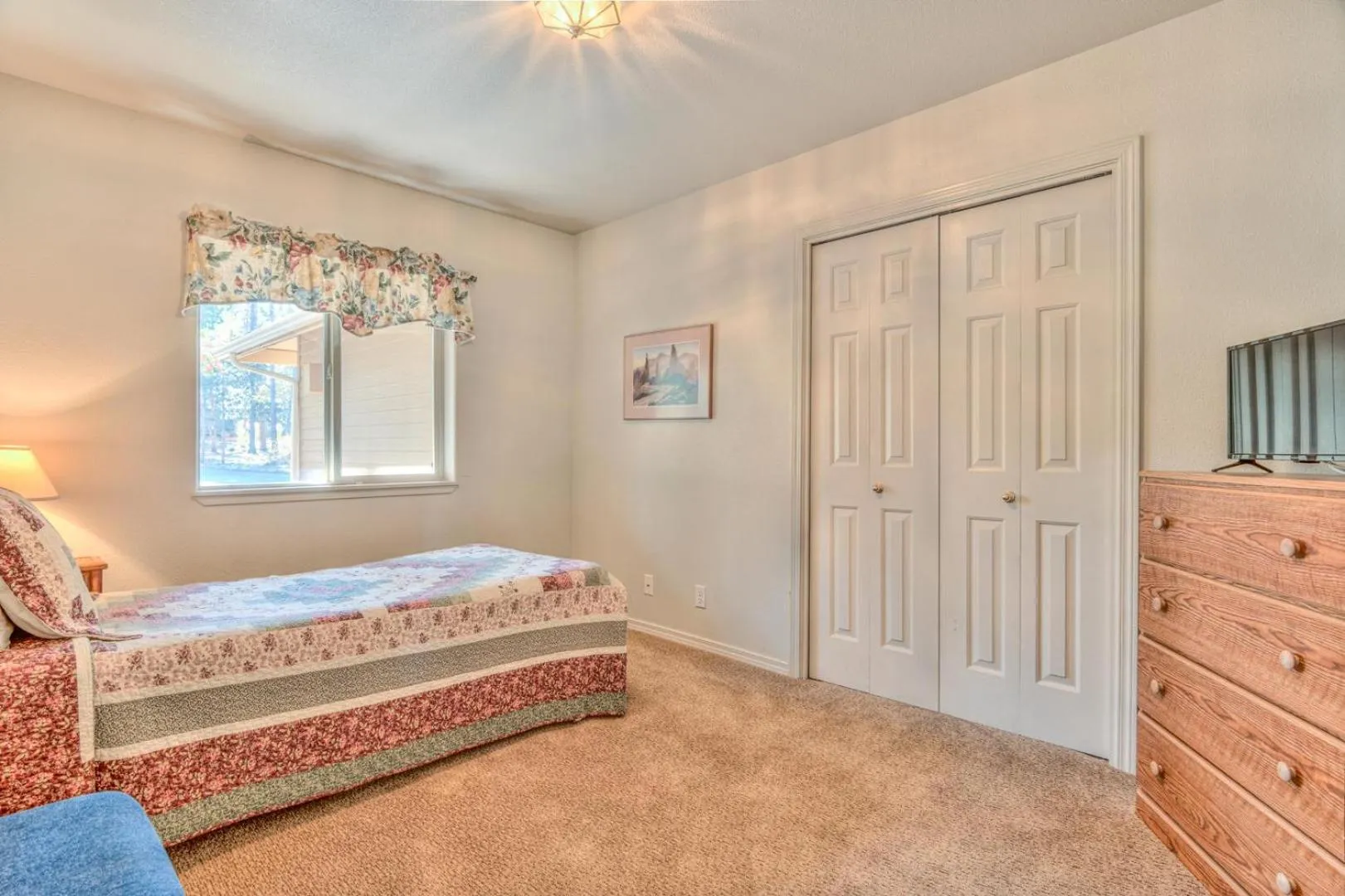 Bed in Ollalie - Unit 7