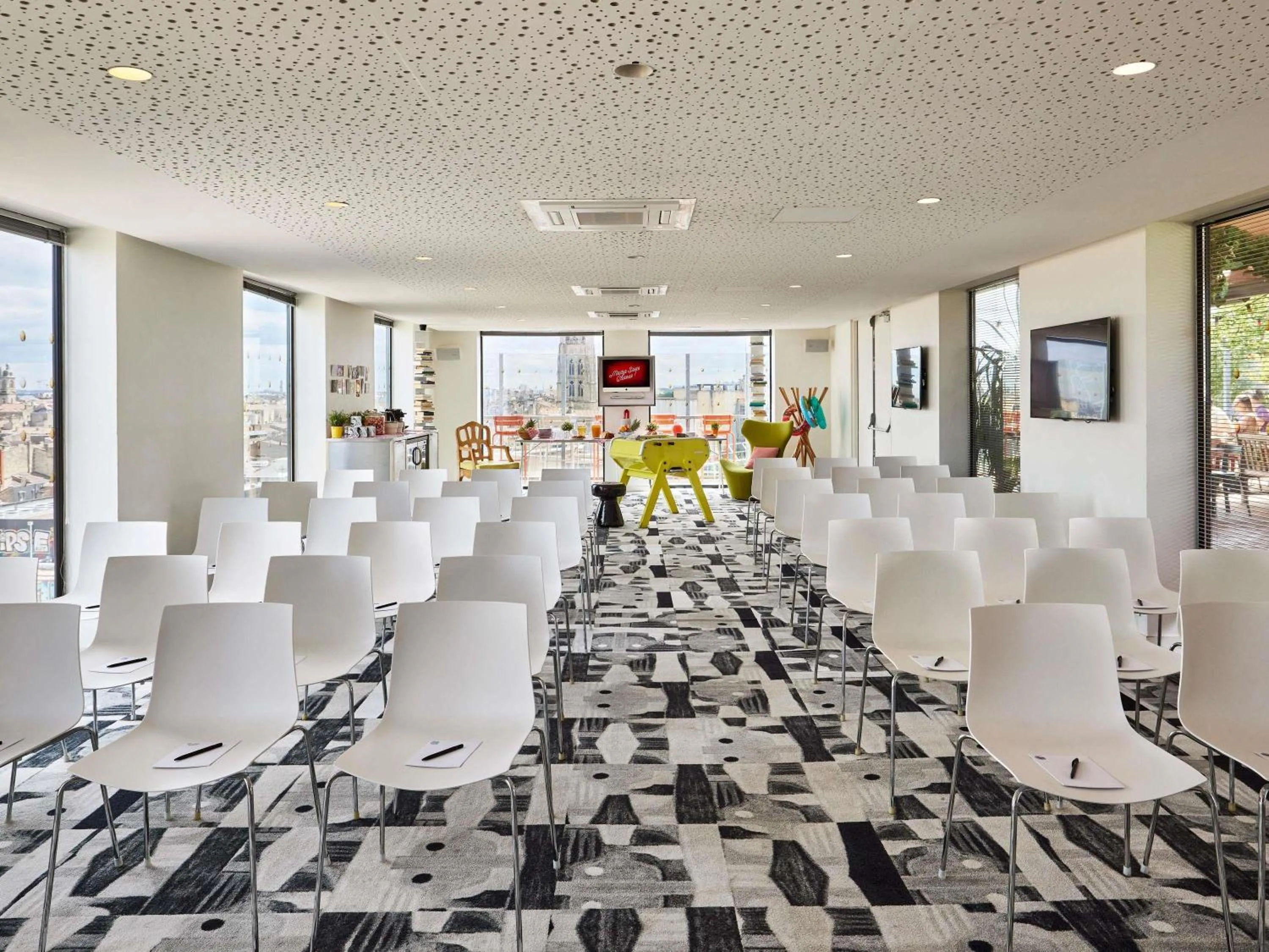 Meeting/conference room in Mama Shelter Bordeaux Centre