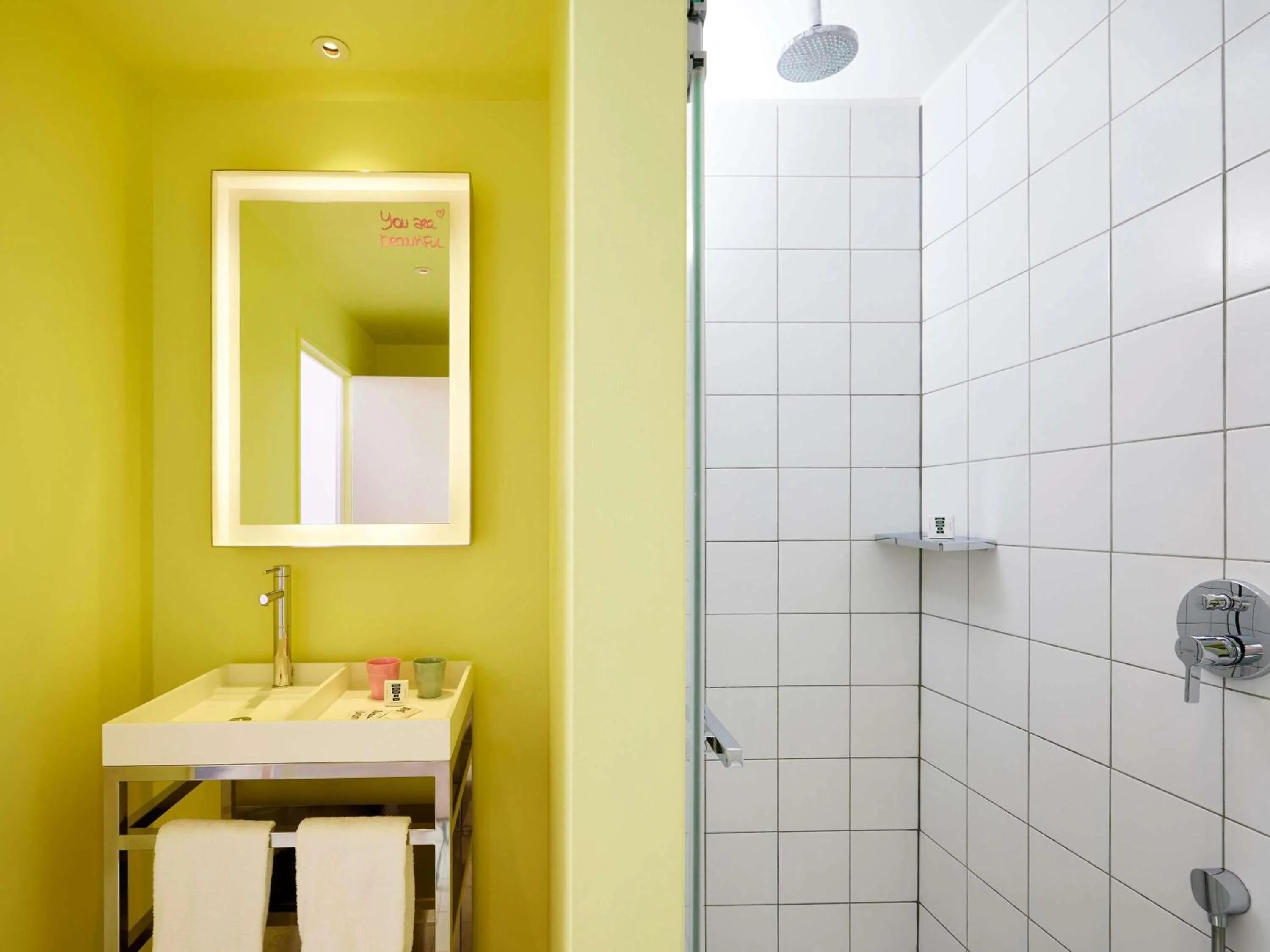 Bedroom in Mama Shelter Bordeaux Centre