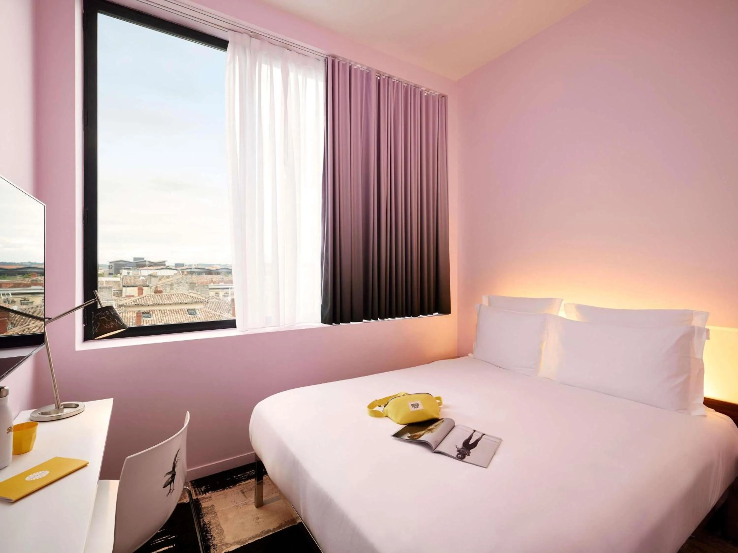 Bedroom, Bed in Mama Shelter Bordeaux Centre