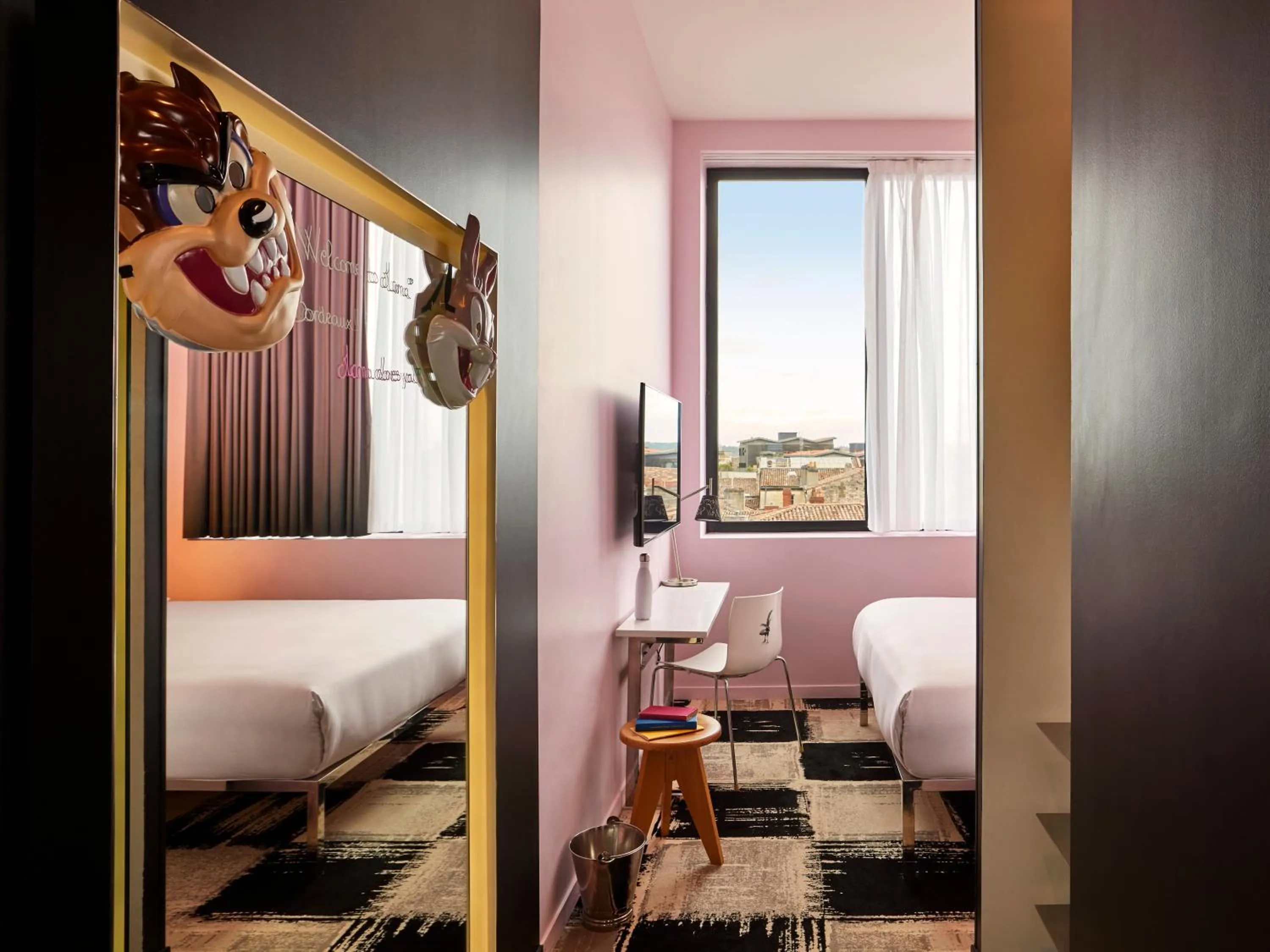 Bed in Mama Shelter Bordeaux Centre