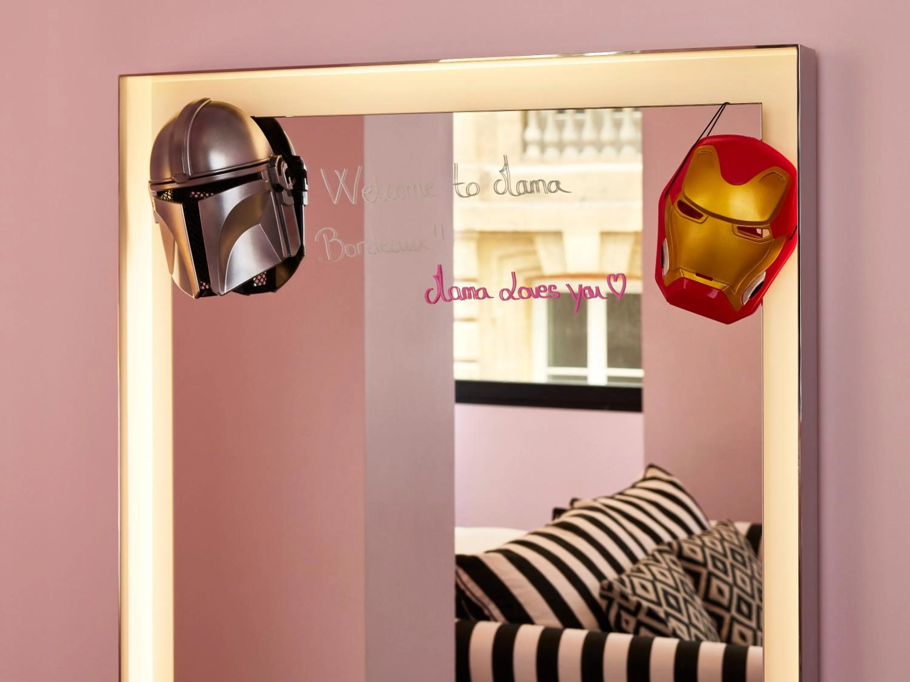 Bed in Mama Shelter Bordeaux Centre