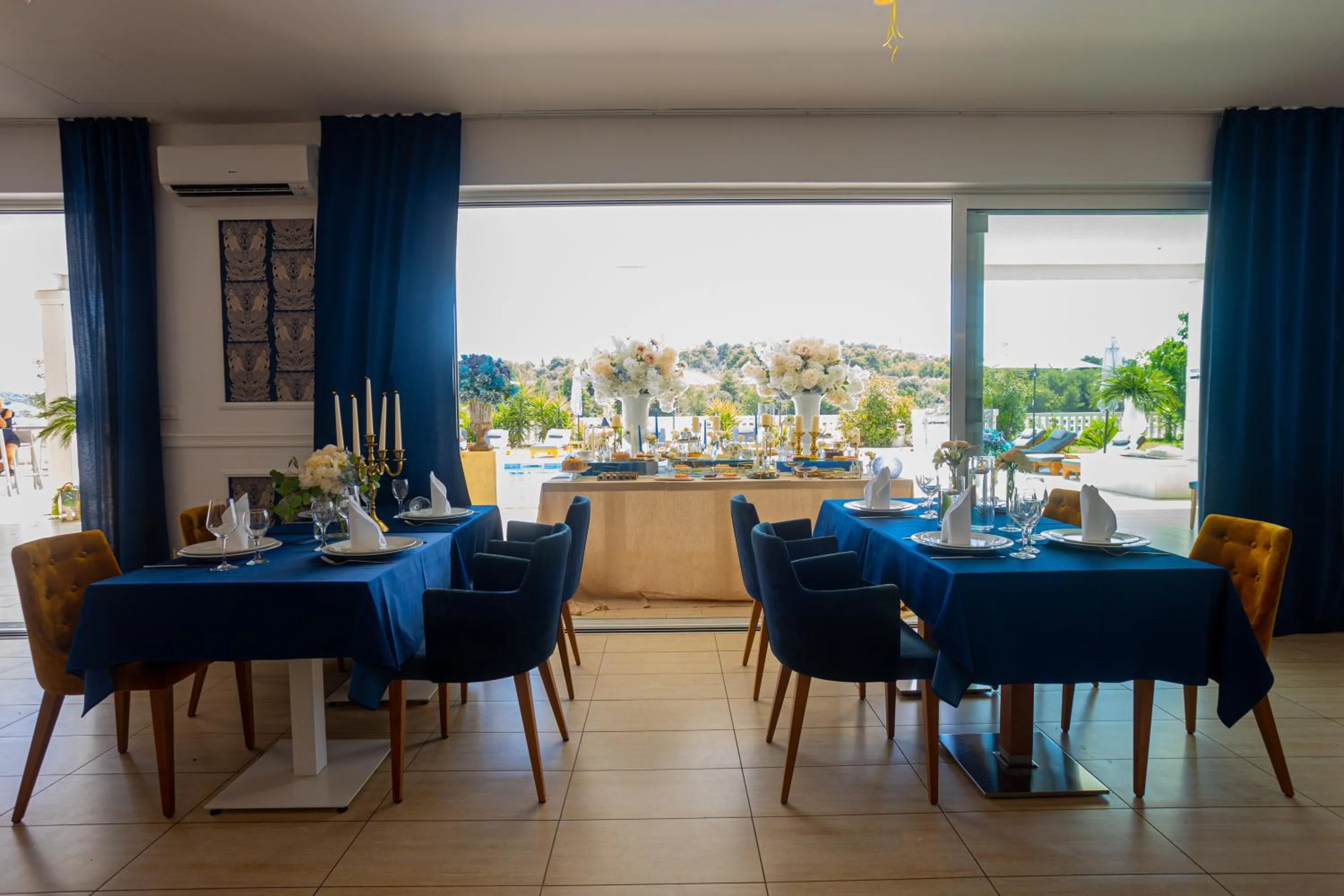 Restaurant/places to eat in Perla Resort