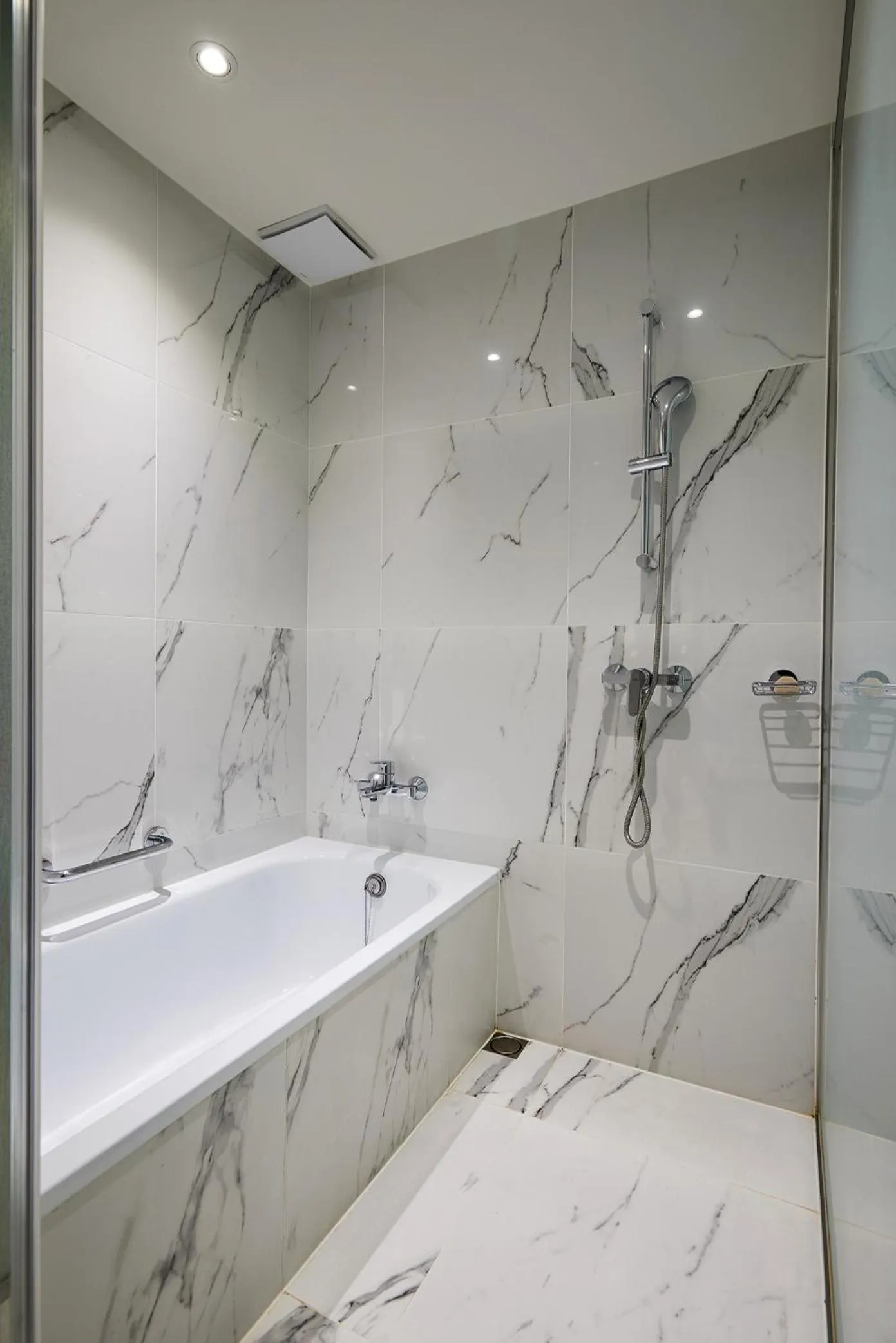 Shower in K Hotel Taipei II