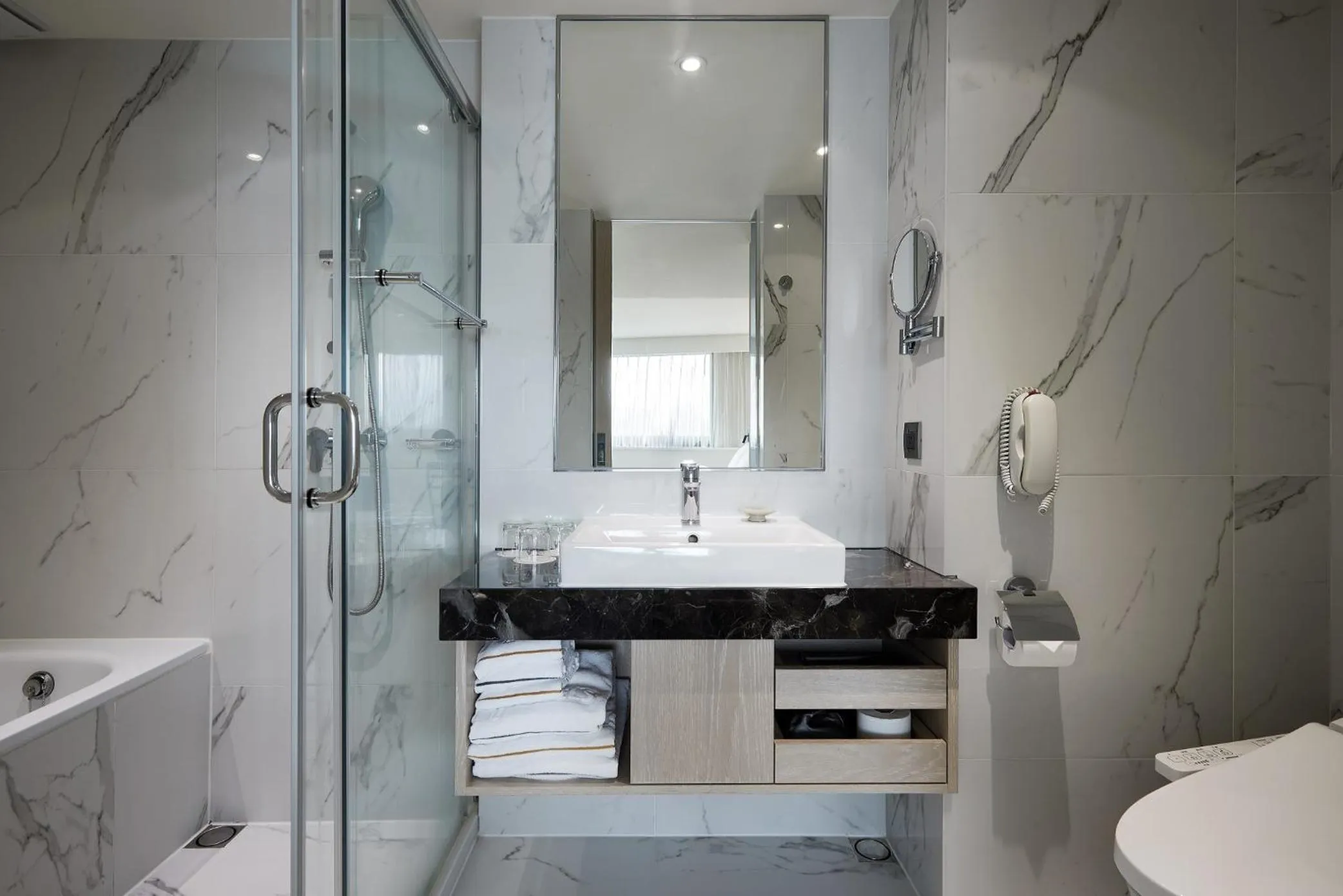 Shower in K Hotel Taipei II